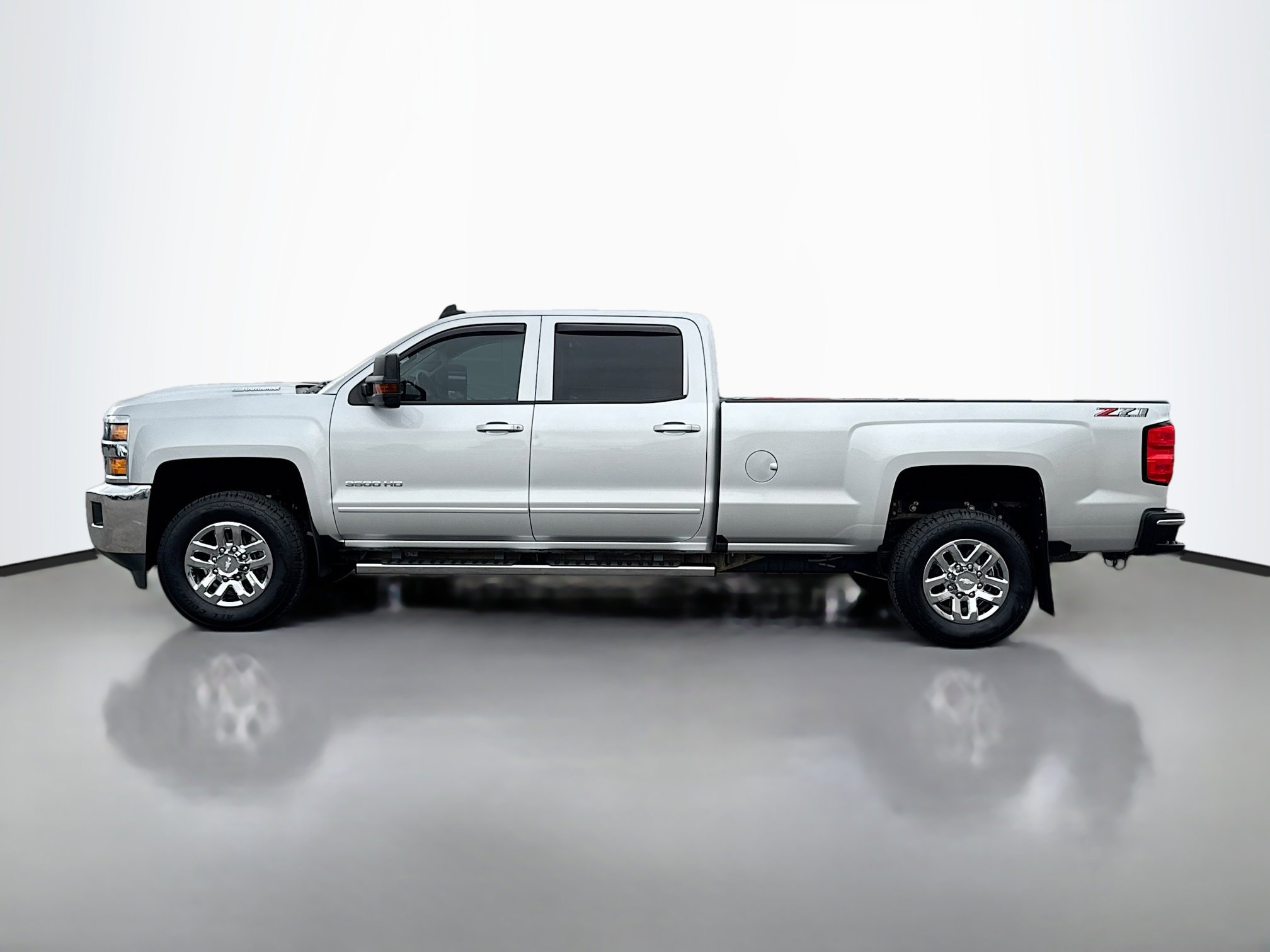 2019 Chevrolet Silverado 3500HD LT photo 3