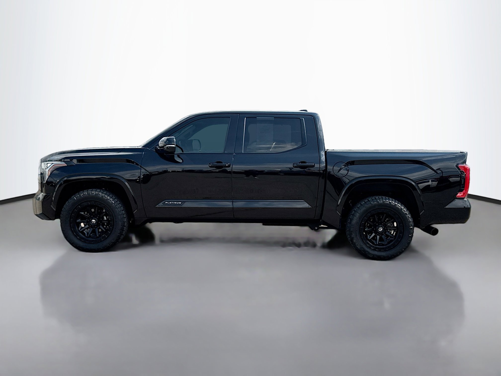 2024 Toyota Tundra Platinum CrewMax photo 3