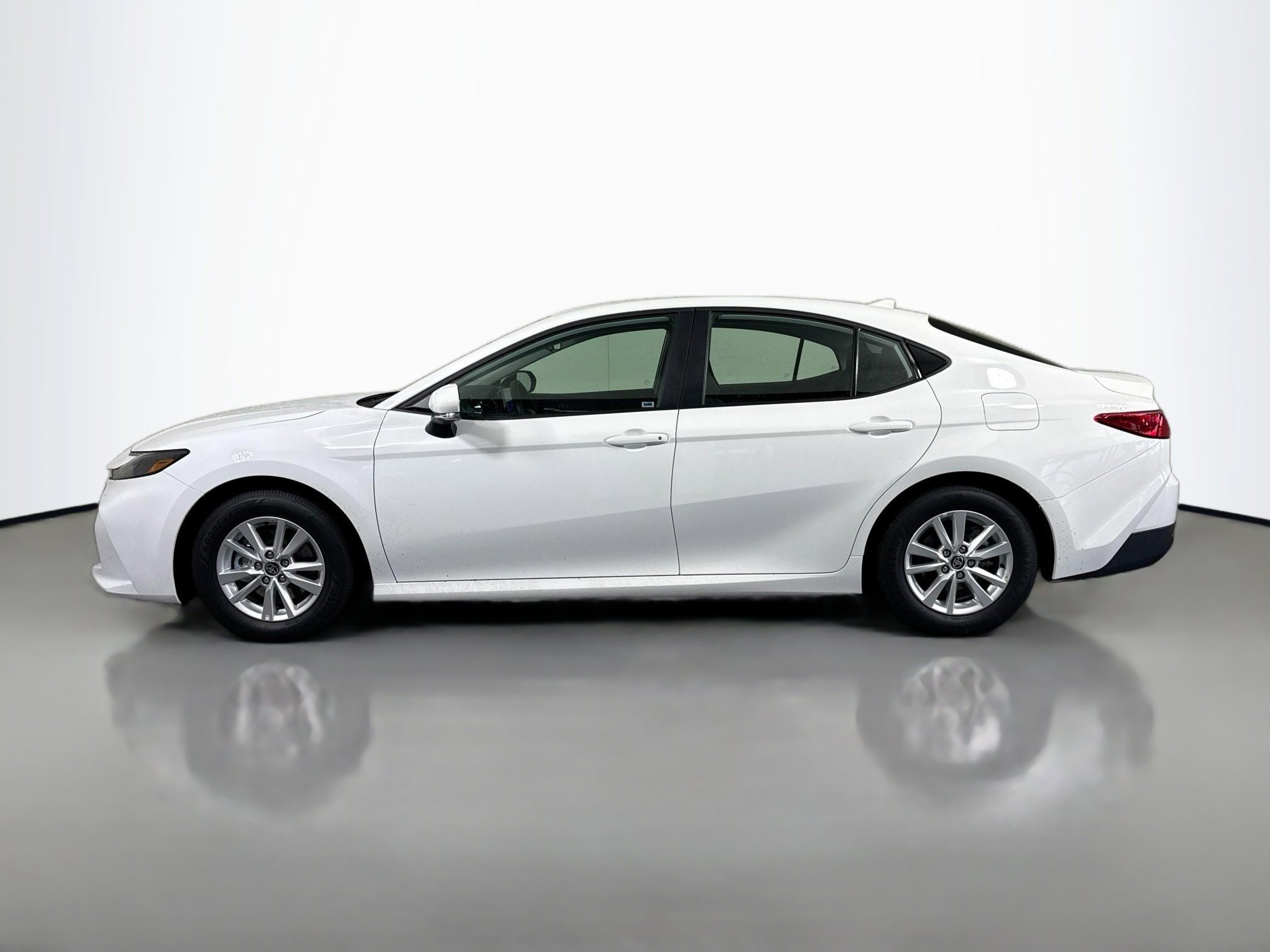 2025 Toyota Camry LE photo 2