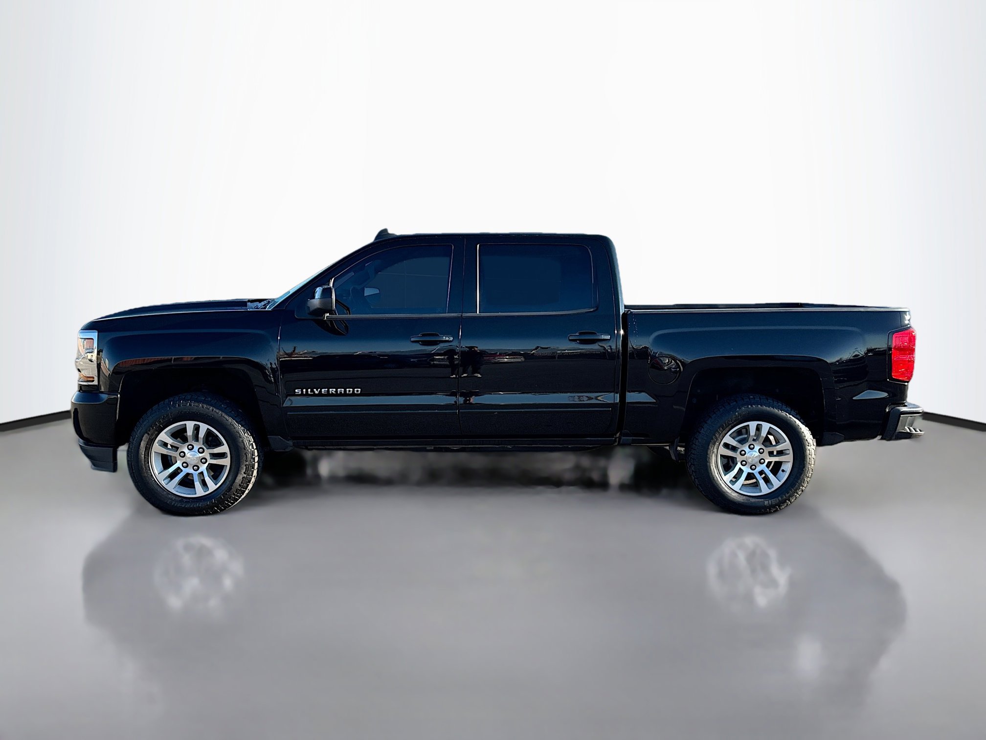 2018 Chevrolet Silverado 1500 LT photo 3