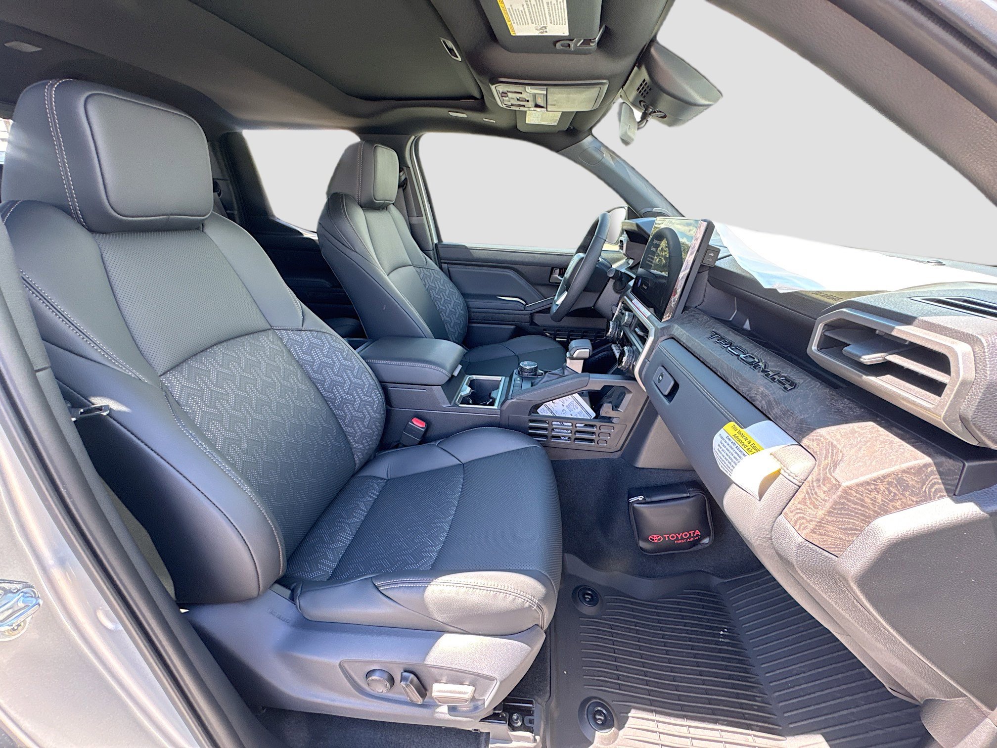 2025 Toyota Tacoma Limited - Photo 25