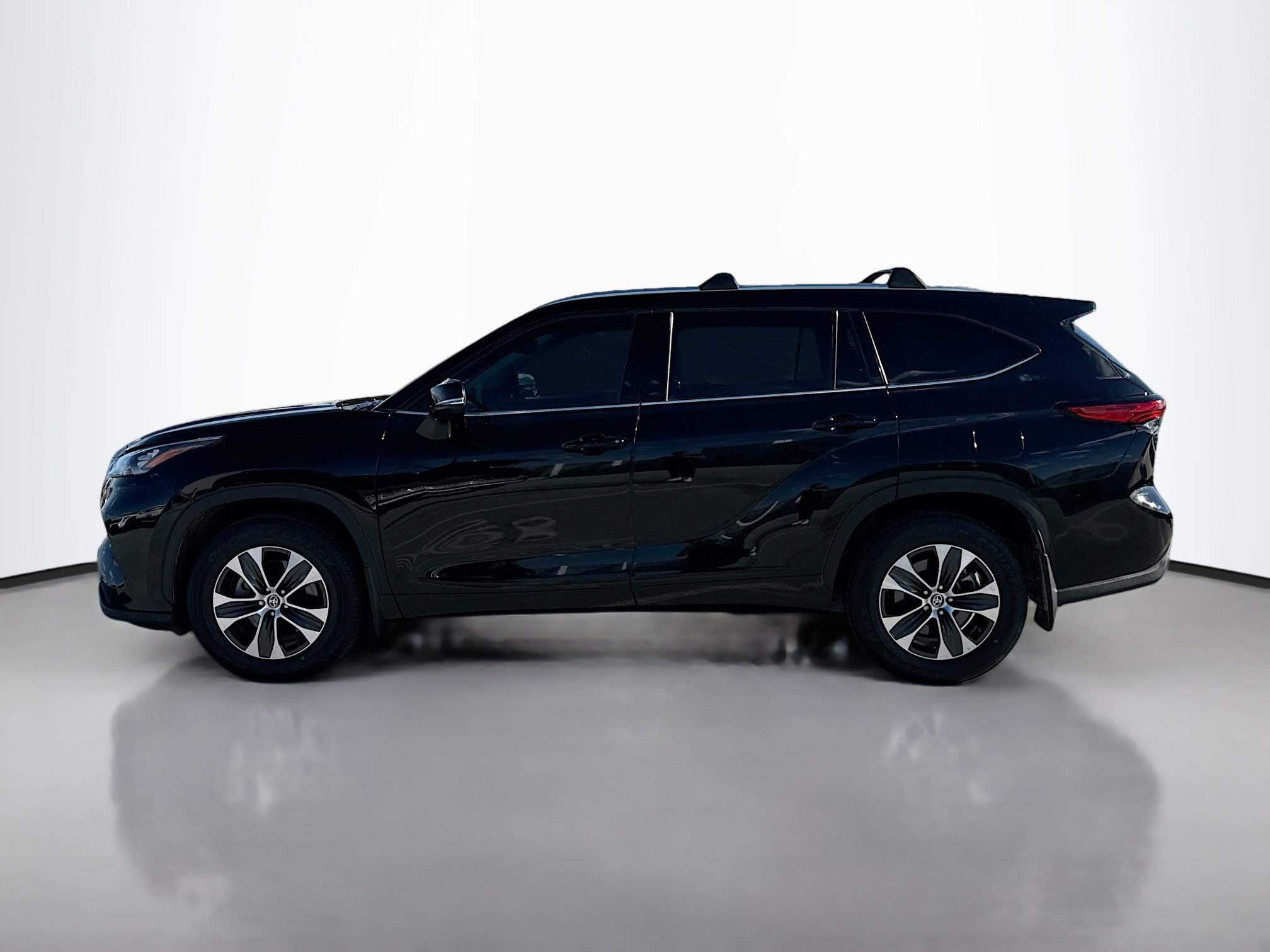 2020 Toyota Highlander XLE photo 3