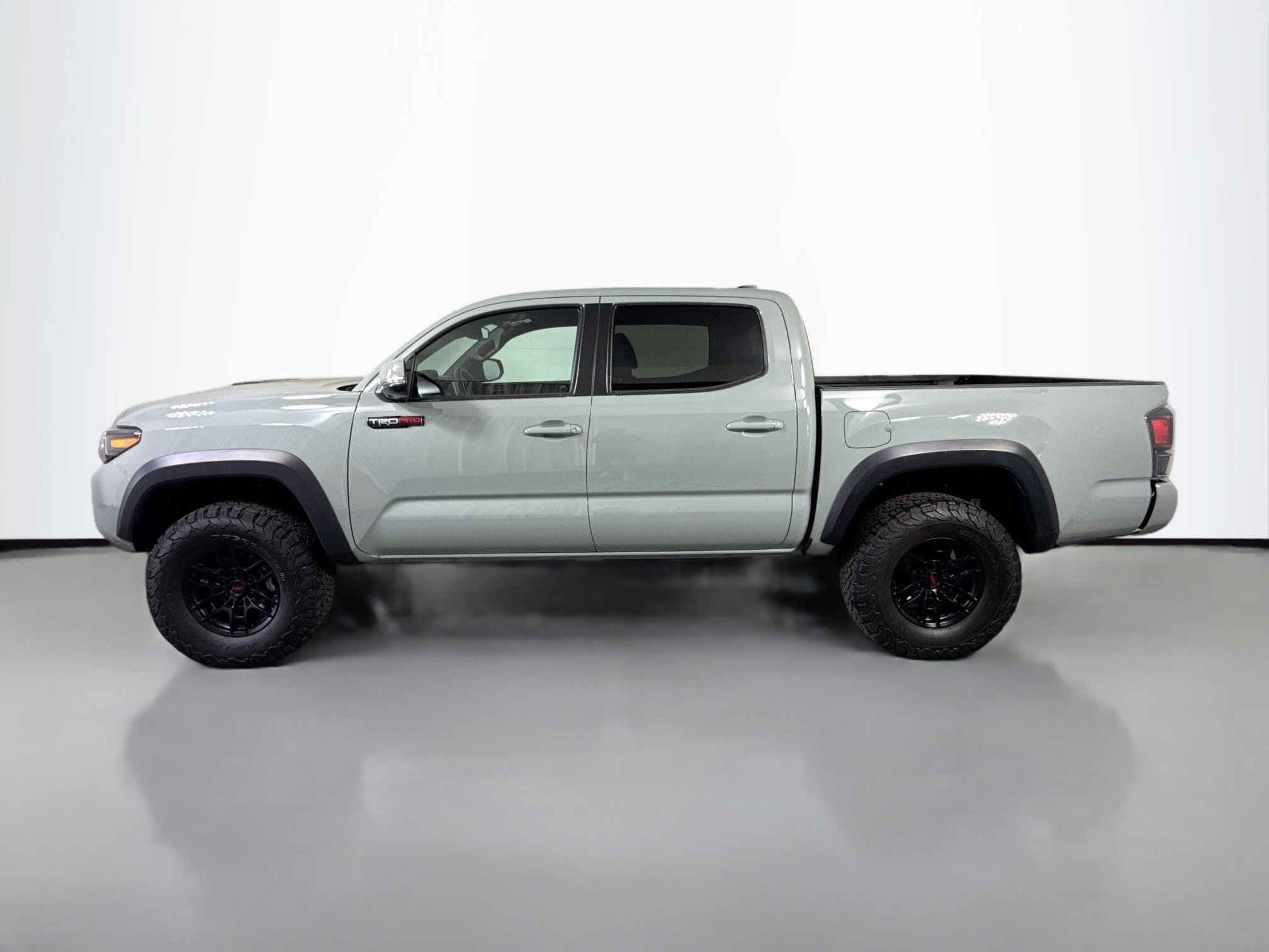 2021 Toyota Tacoma TRD Pro photo 2