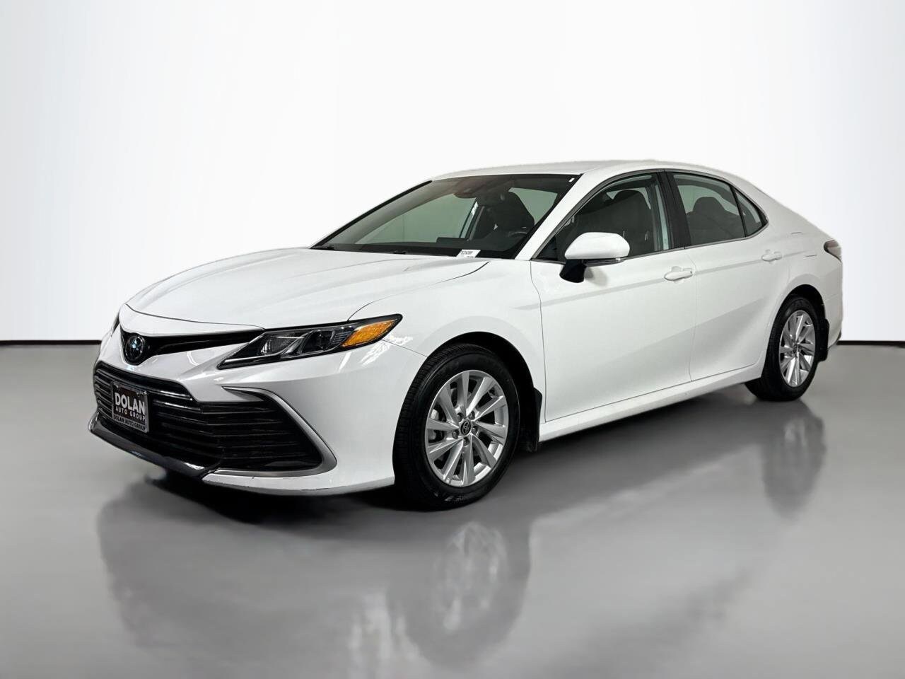 2023 Toyota Camry LE photo 4