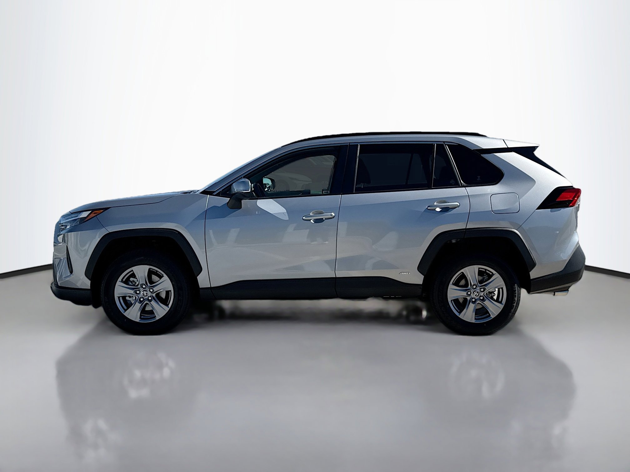 2025 Toyota RAV4 Hybrid LE photo 2