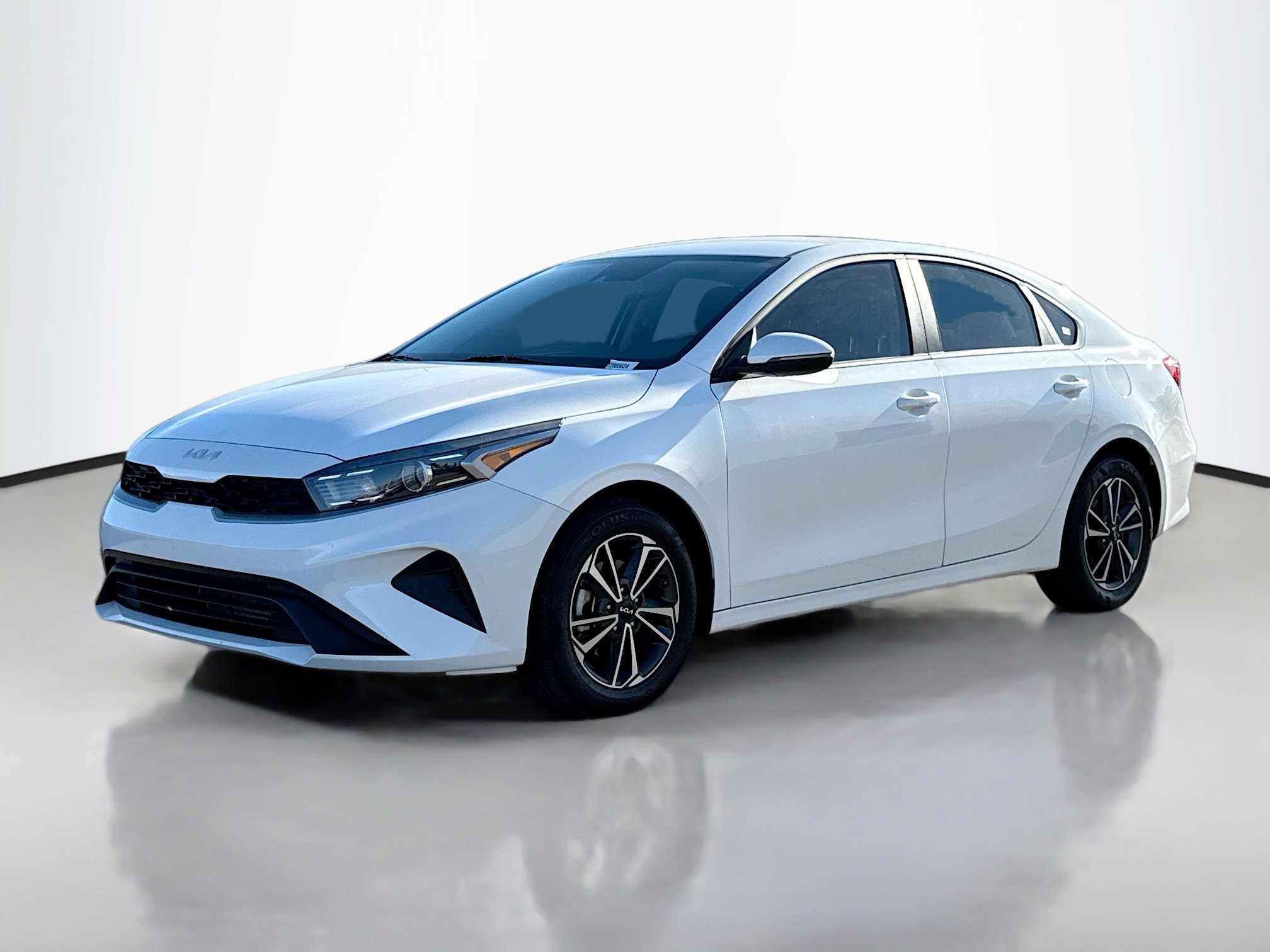 2024 Kia Forte LXS photo 3