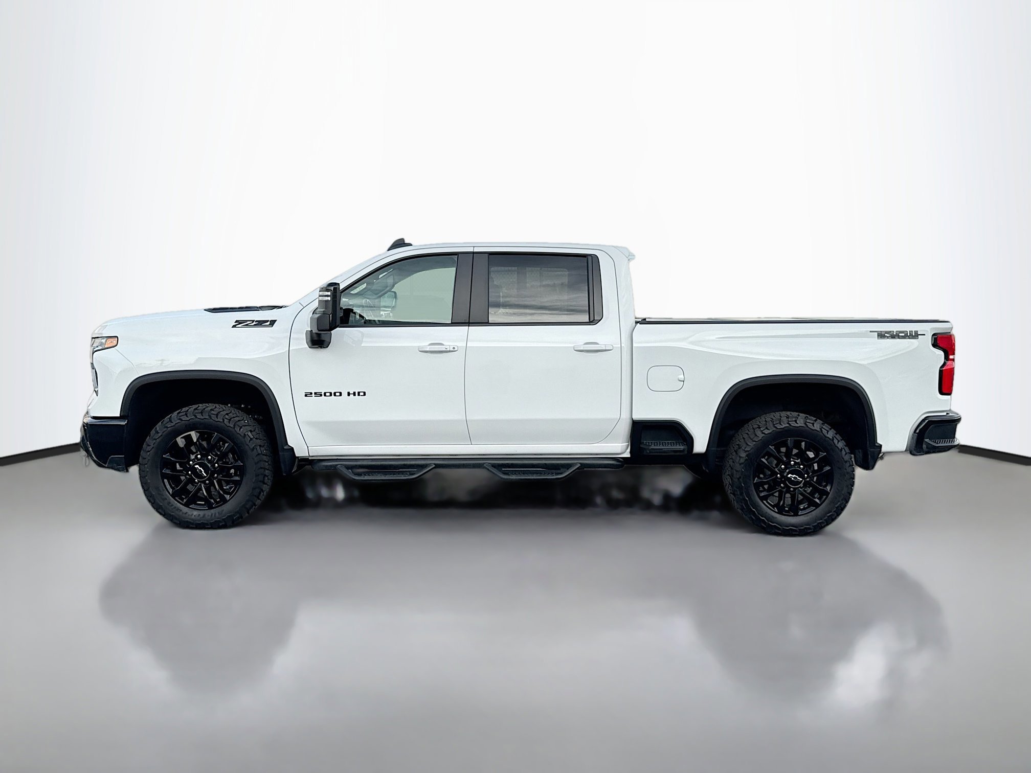 2025 Chevrolet Silverado 2500HD LT photo 2