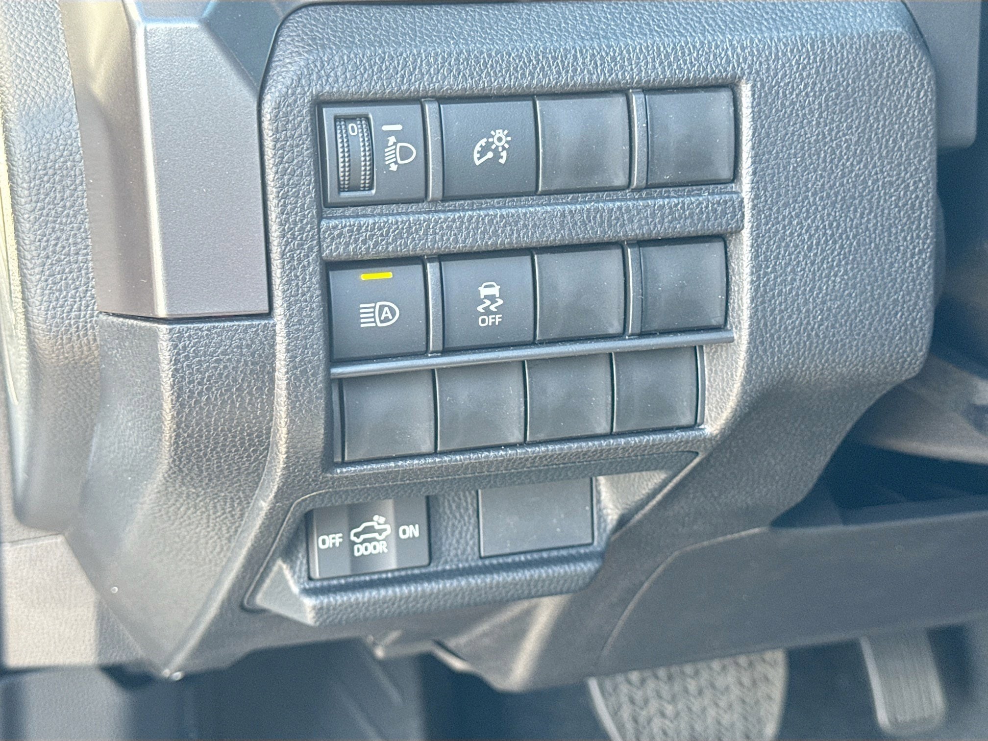 2025 Toyota Tacoma SR5 - Photo 23