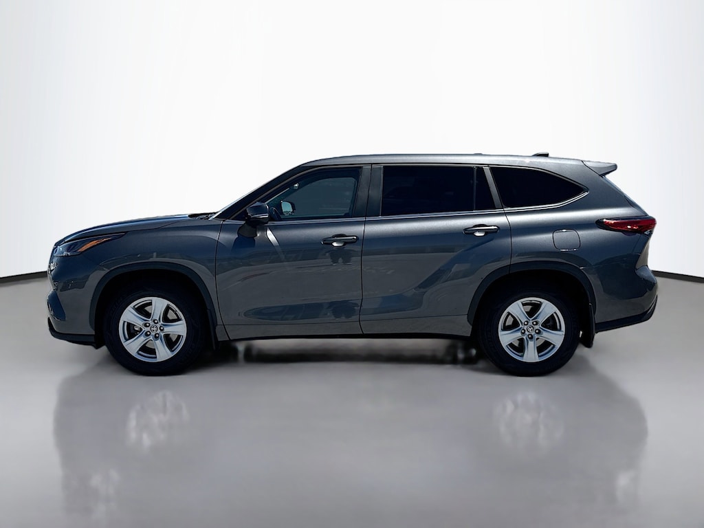 Used 2023 Toyota Highlander LE SUV