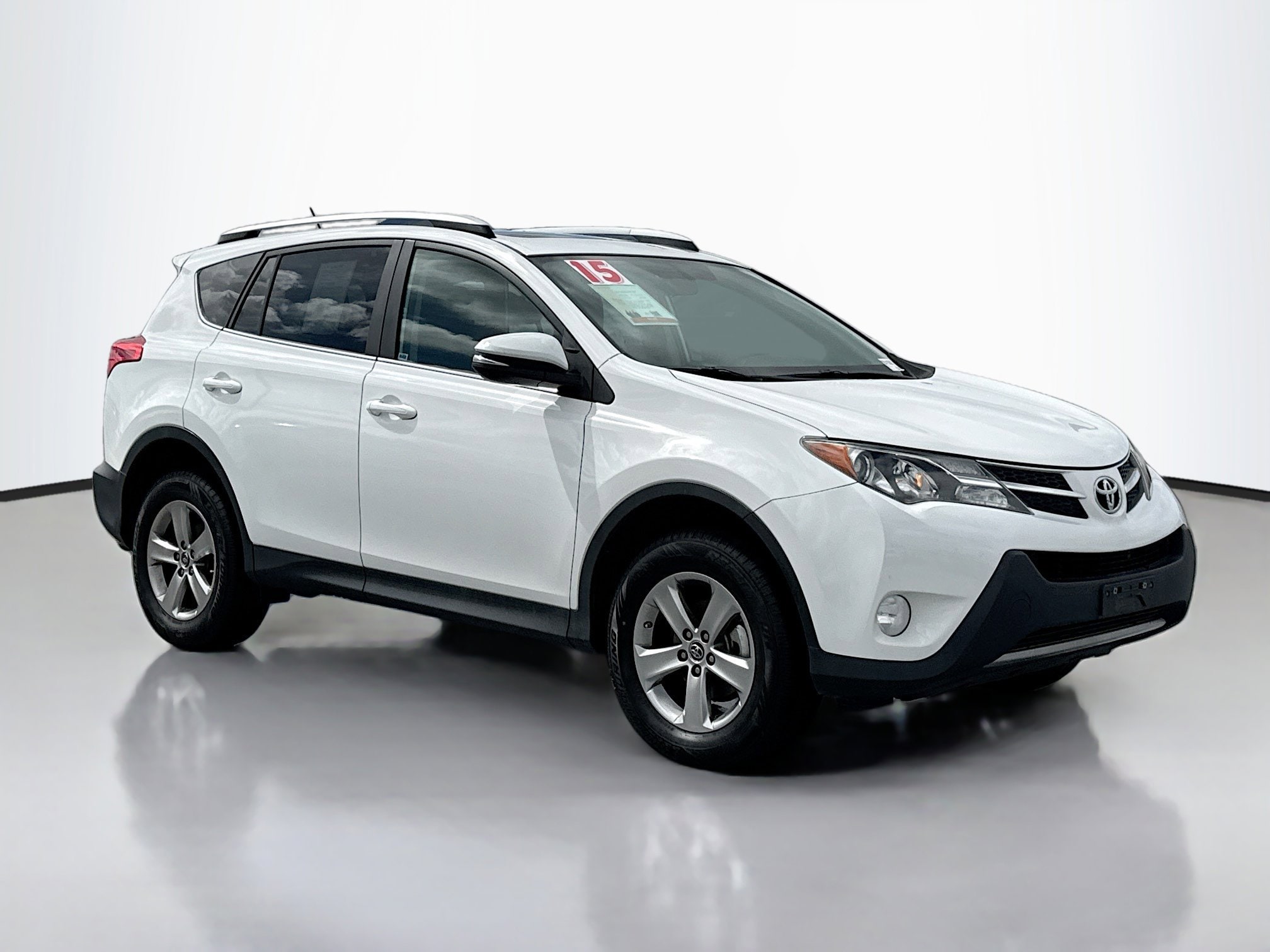 2015 Toyota RAV4 XLE AWD's photo
