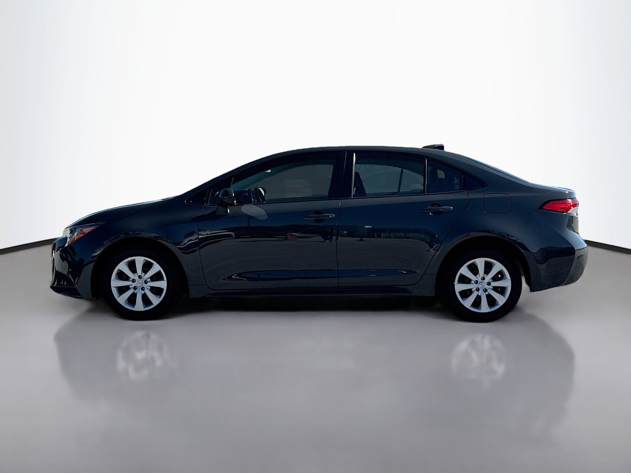 2024 Toyota Corolla LE photo 3