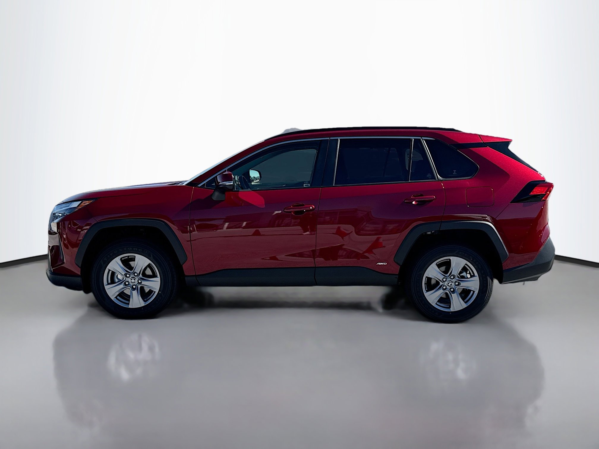 2025 Toyota RAV4 Hybrid LE photo 2