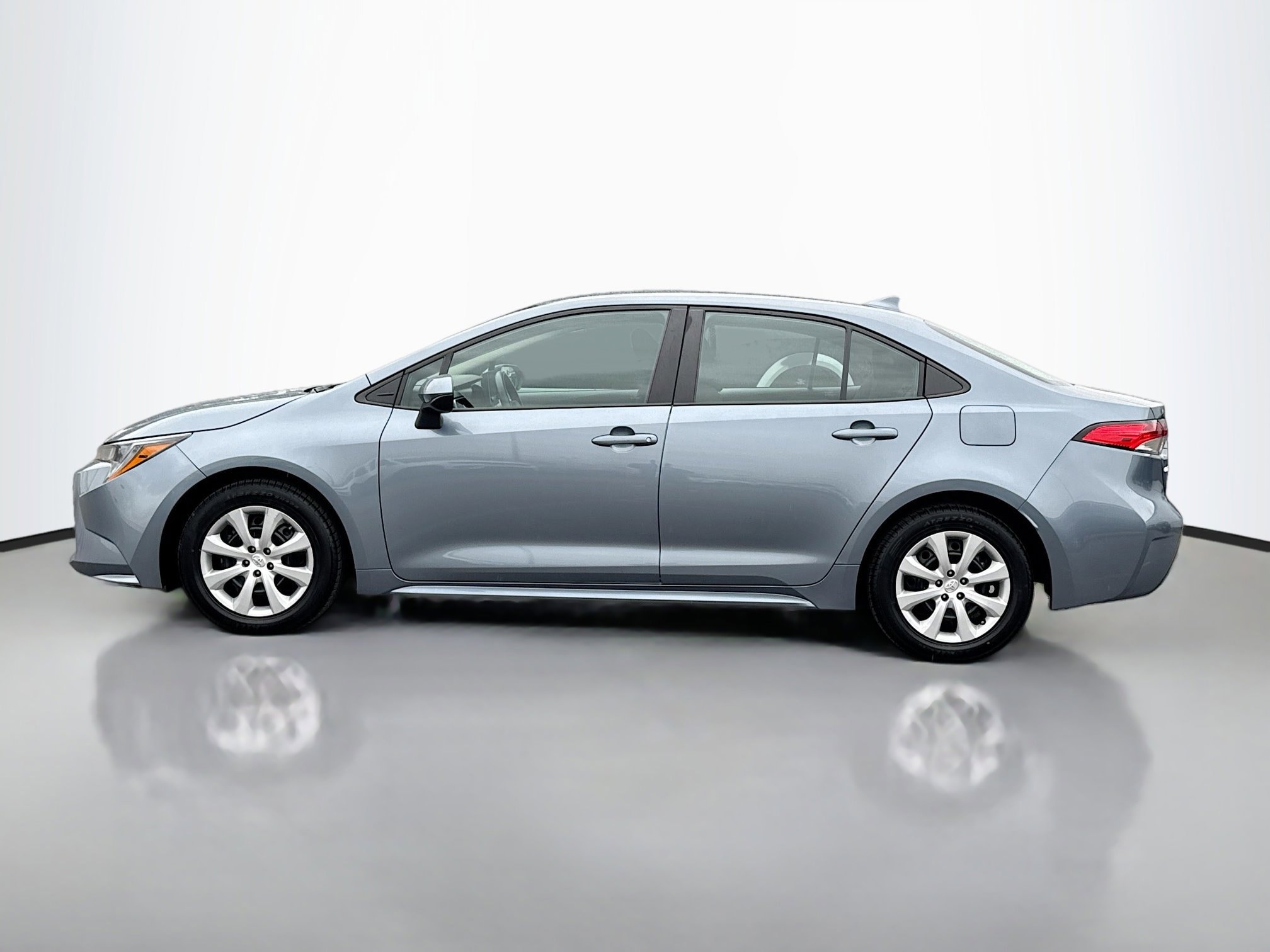 Certified 2022 Toyota Corolla LE with VIN 5YFEPMAE2NP378014 for sale in Kansas City