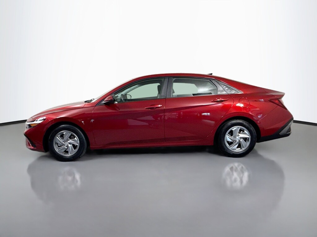 Used 2024 Hyundai Elantra SE Sedan