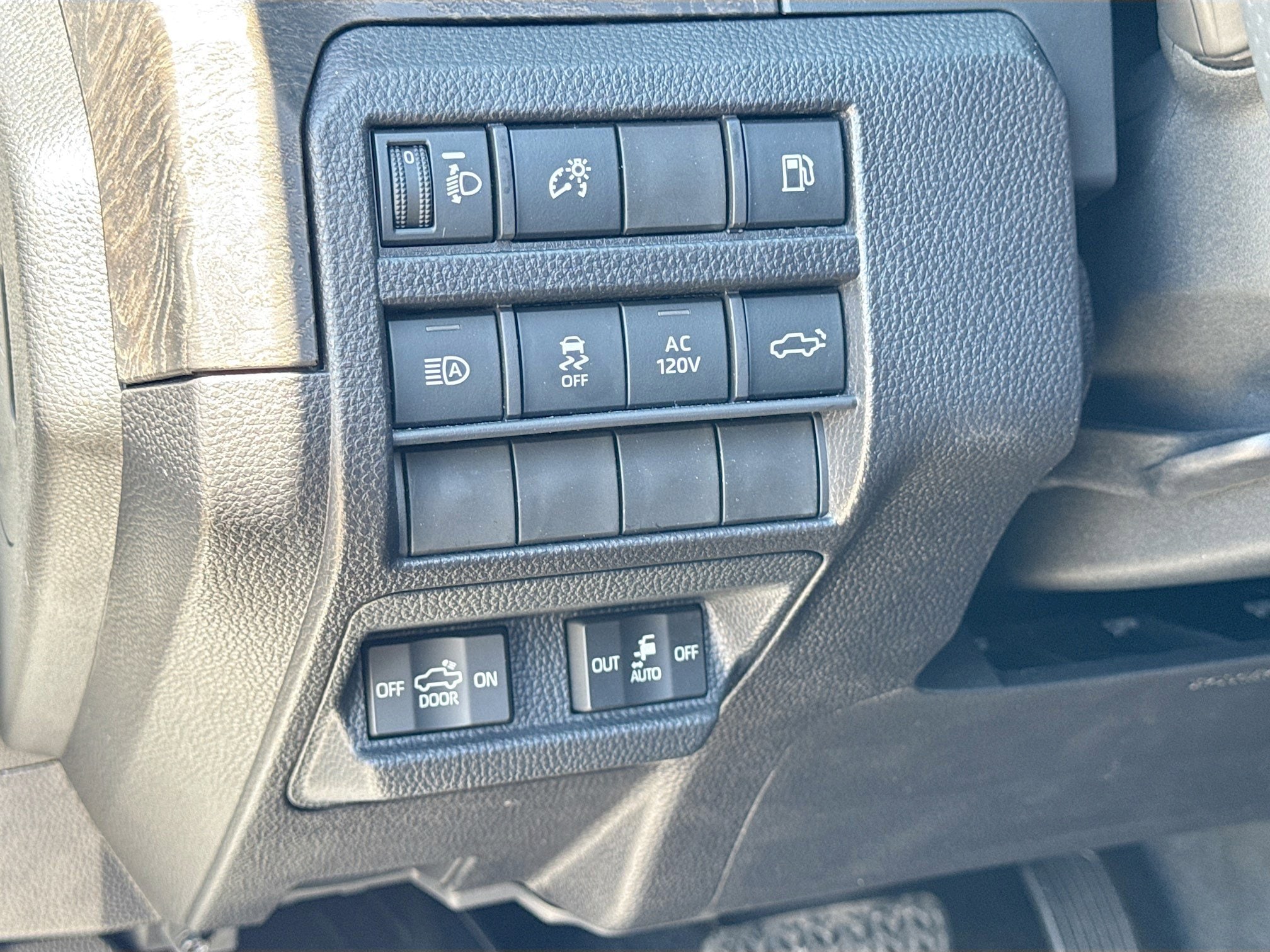 2025 Toyota Tacoma Limited - Photo 32
