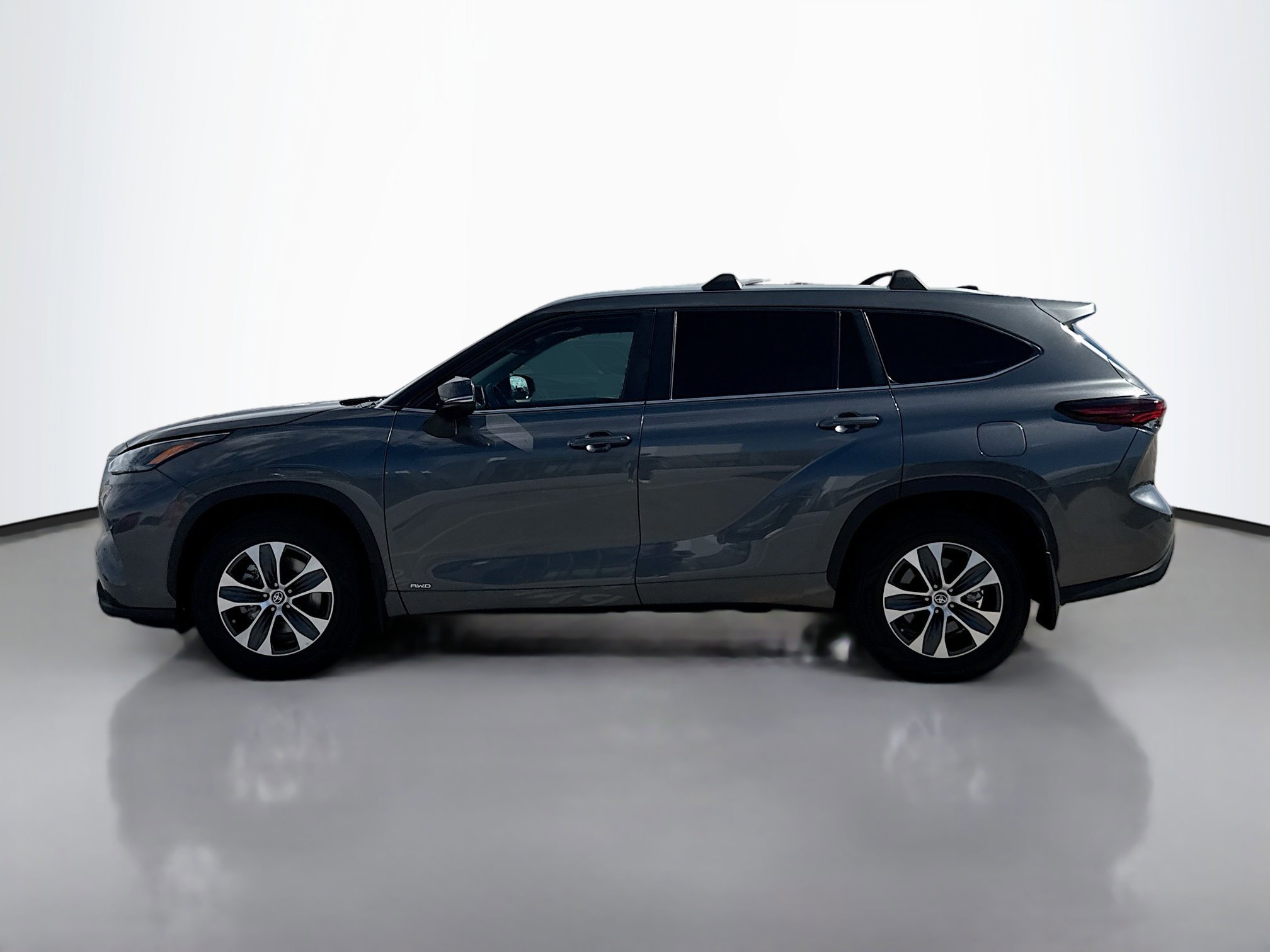2024 Toyota Highlander Hybrid XLE photo 2