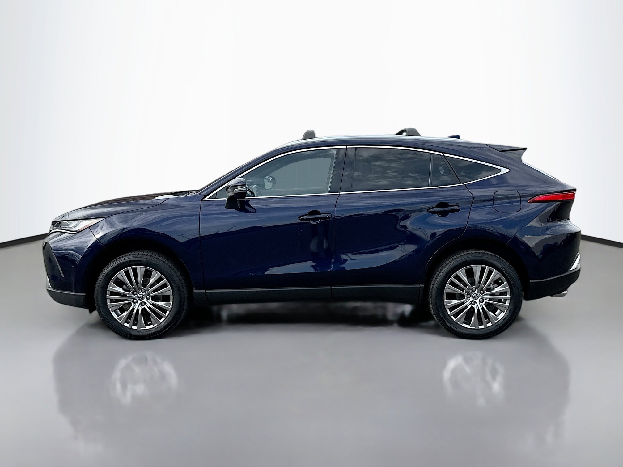 2023 Toyota Venza XLE photo 3
