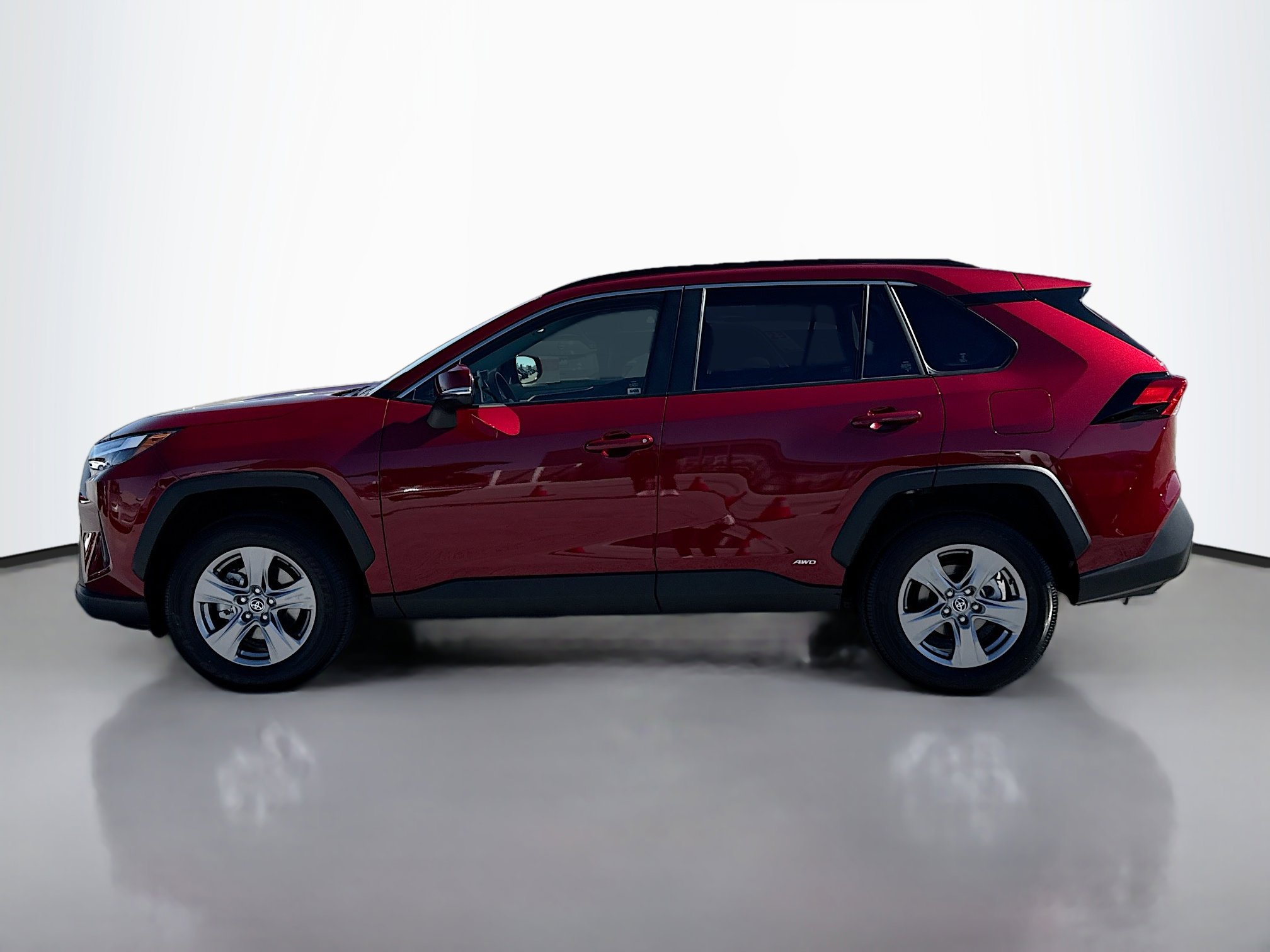 2025 Toyota RAV4 Hybrid LE photo 2