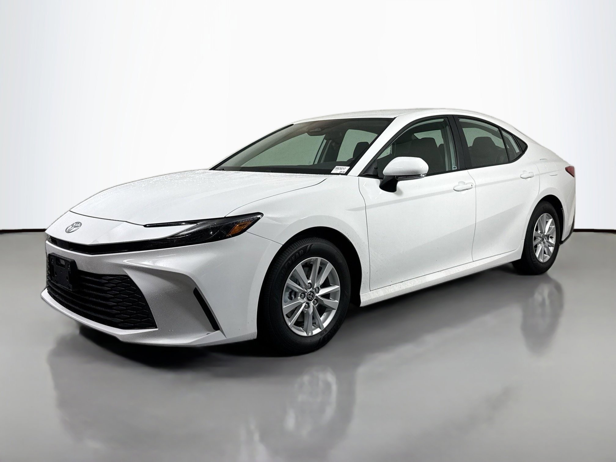 2025 Toyota Camry LE photo 4