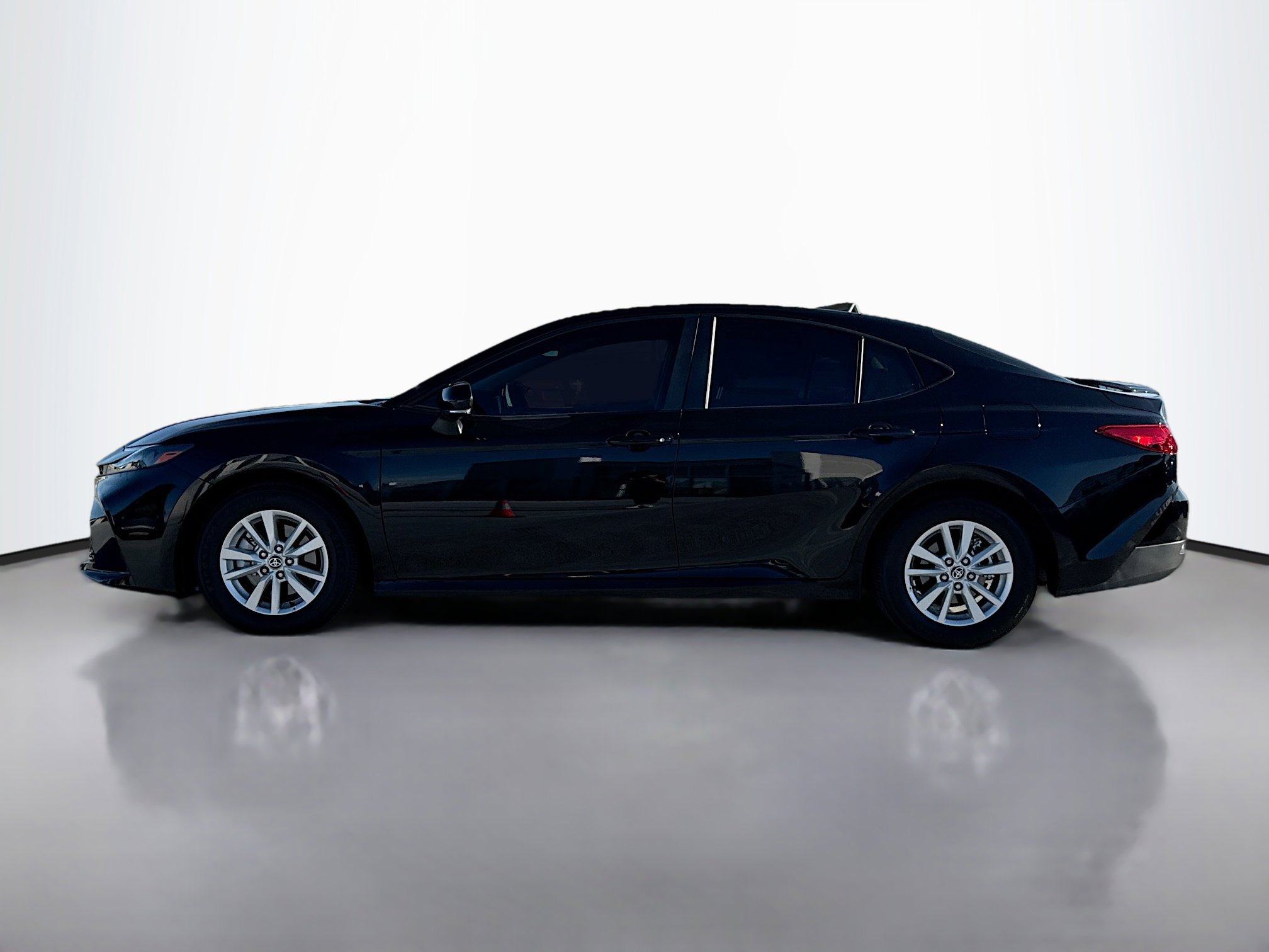 2025 Toyota Camry LE photo 3