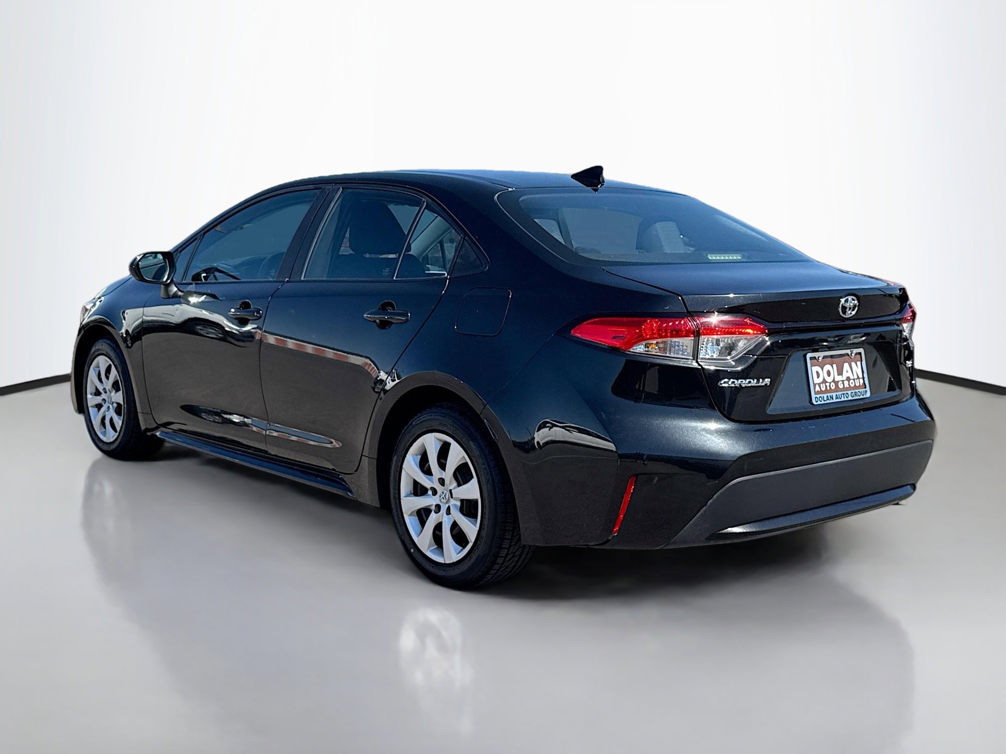 2022 Toyota Corolla LE photo 3