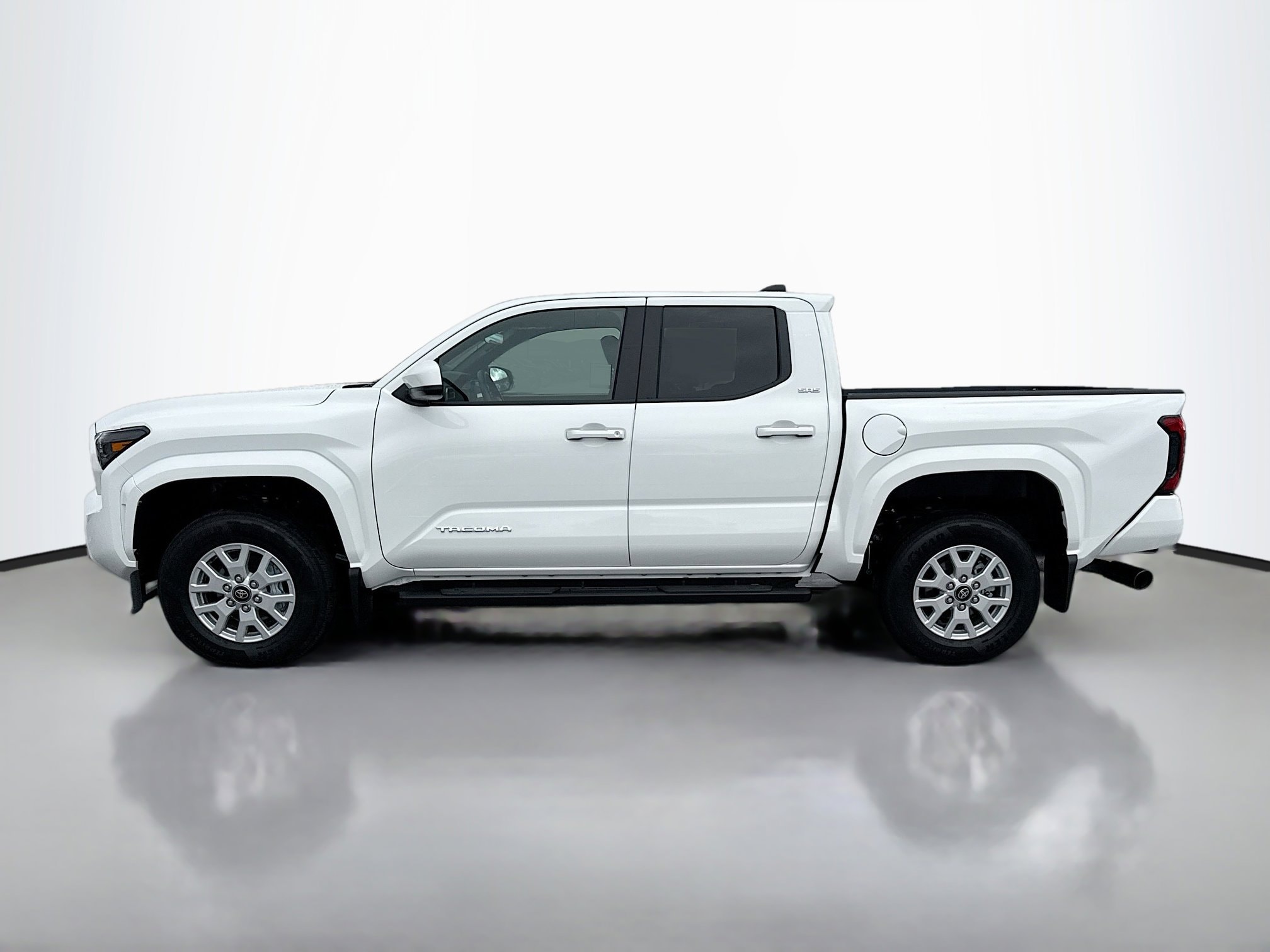 2025 Toyota Tacoma SR5 photo 3