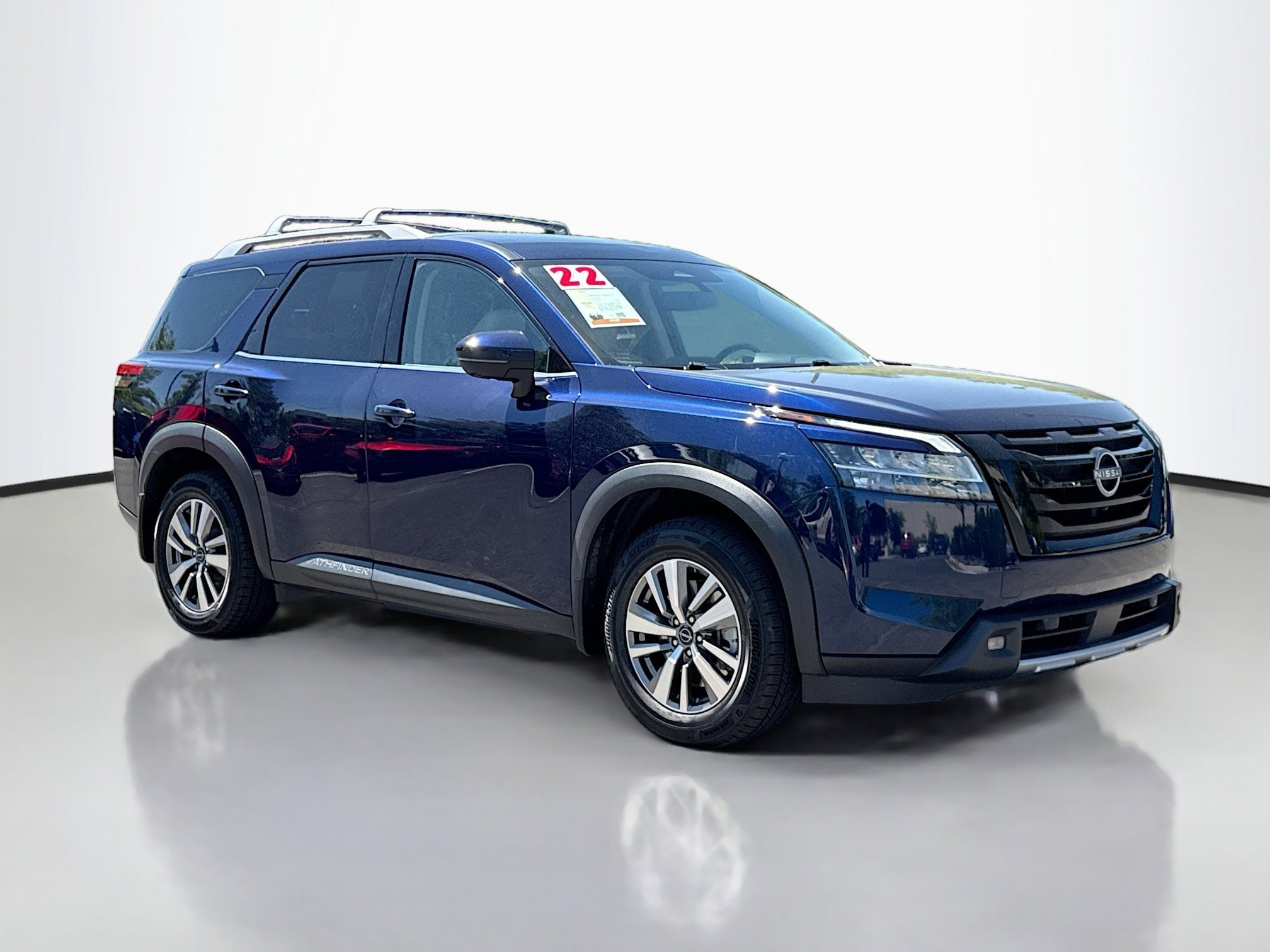 2022 Nissan Pathfinder SL 4WD's photo
