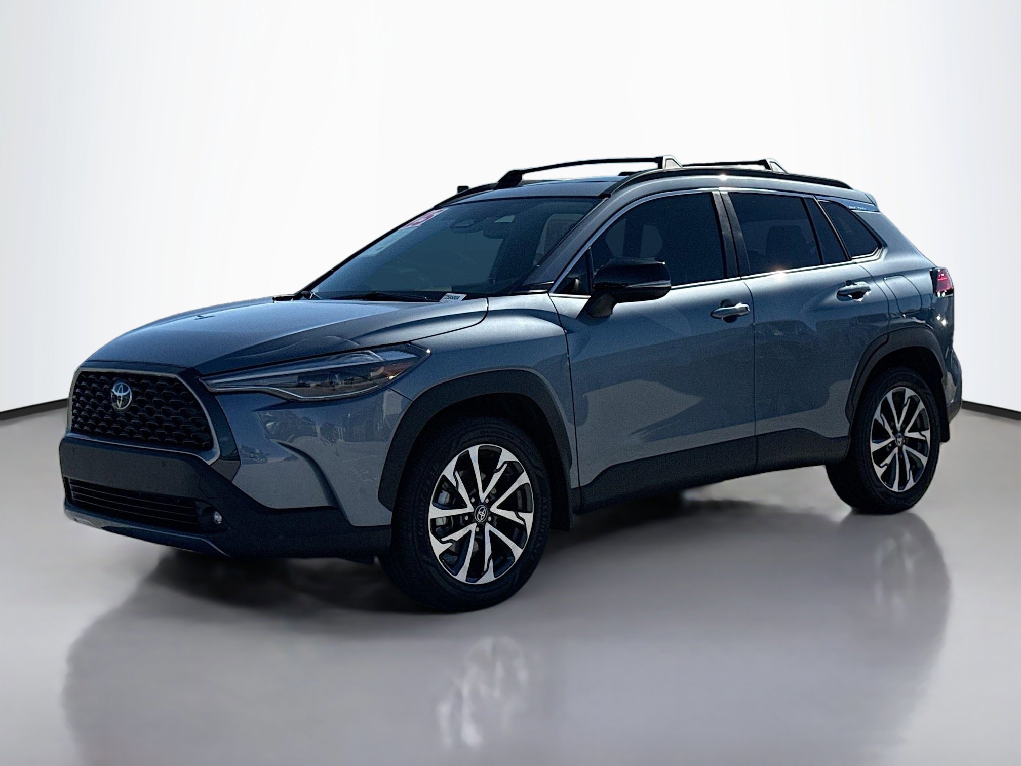 2025 Toyota Corolla Cross XLE photo 4