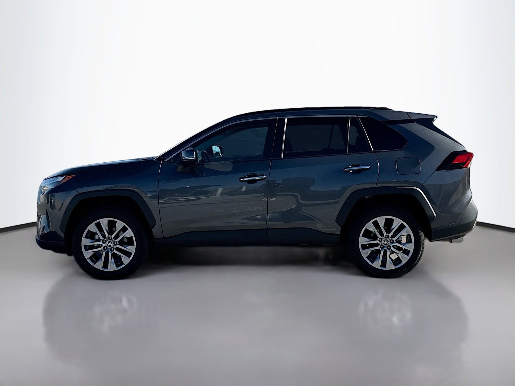 2022 Toyota RAV4 Limited photo 2