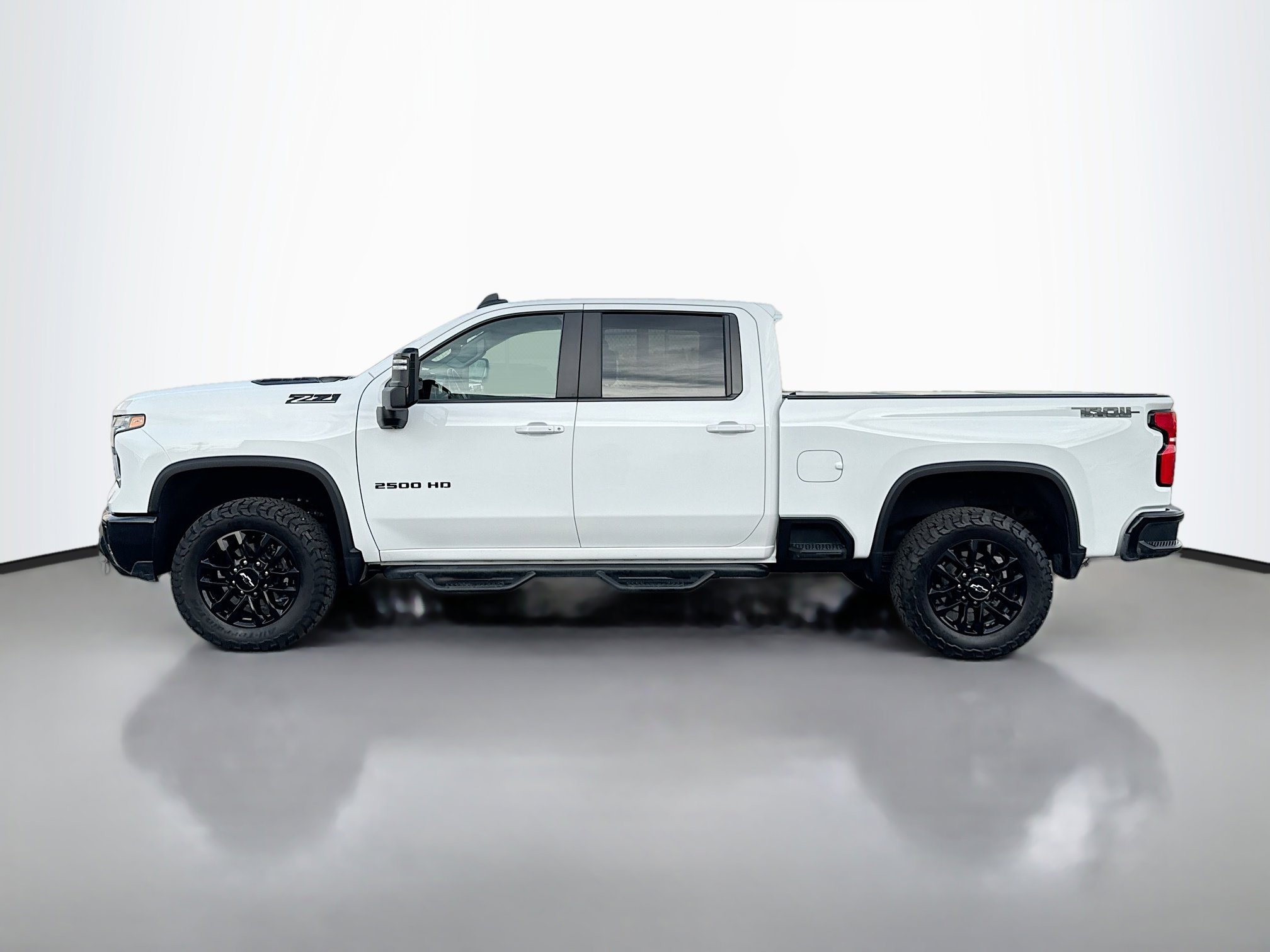 2025 Chevrolet Silverado 2500HD LT photo 3