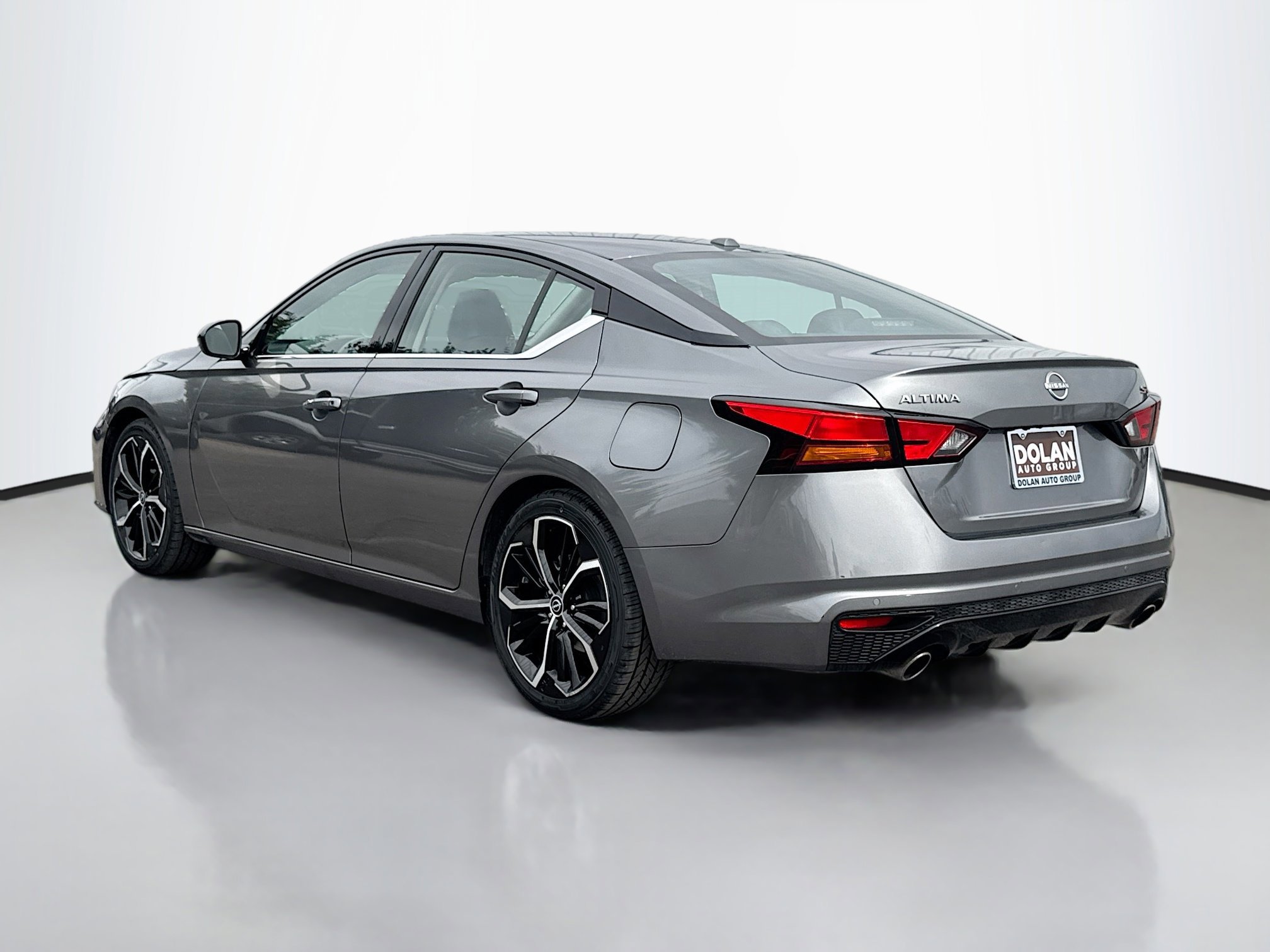 2023 Nissan Altima 2.5 SR photo 3