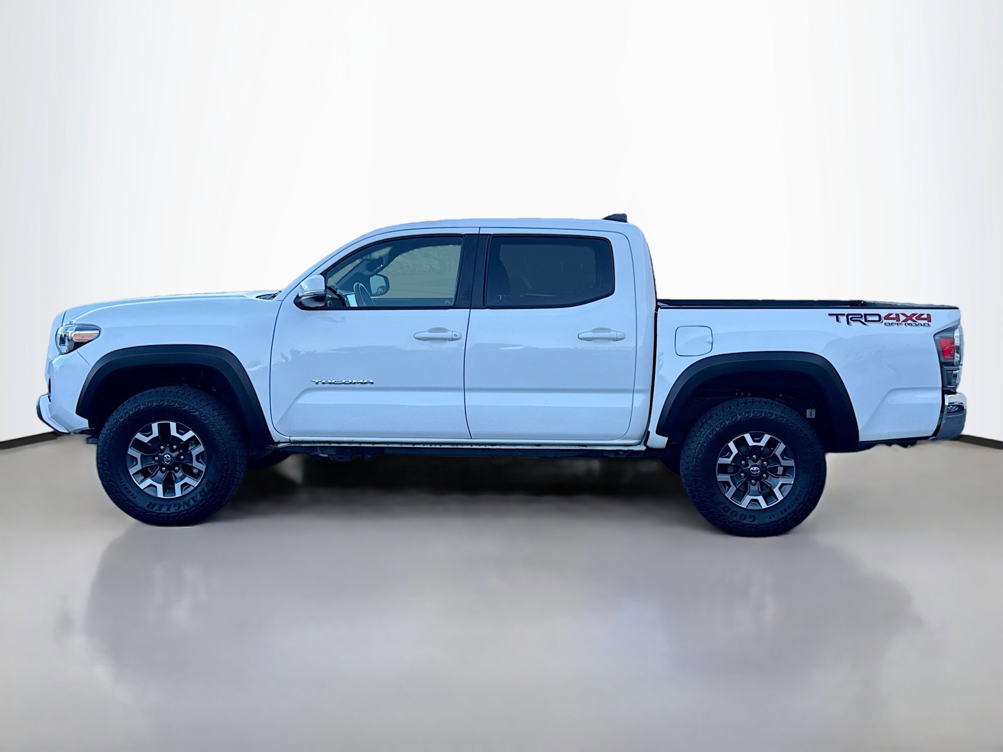2023 Toyota Tacoma TRD Off-Road Double Cab photo 2