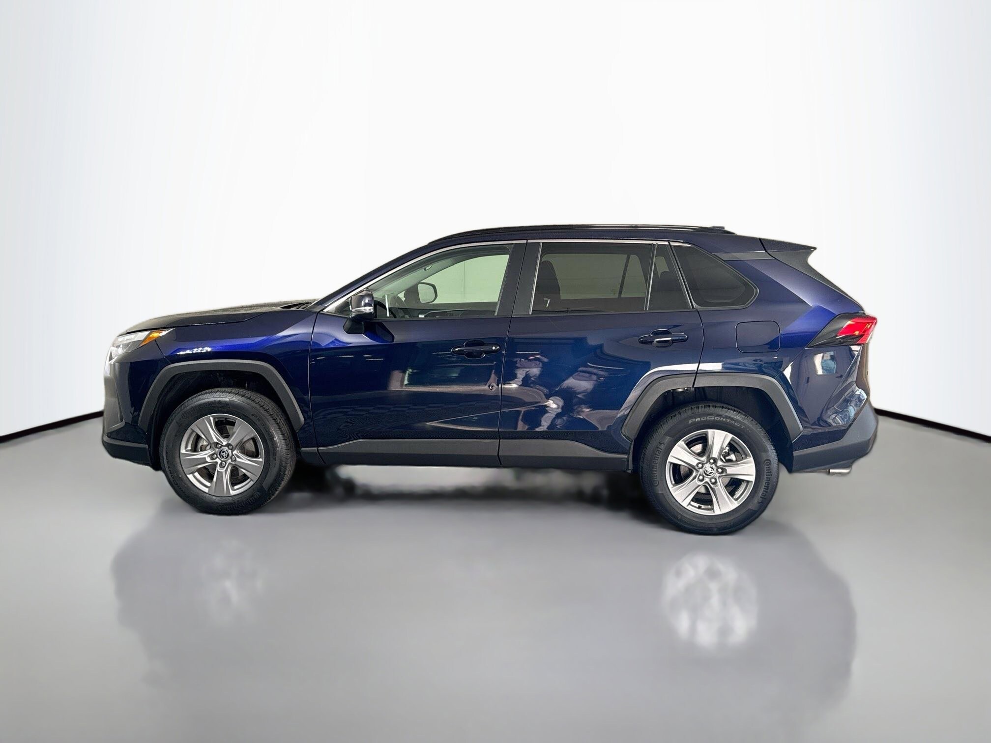 2024 Toyota RAV4 XLE photo 3