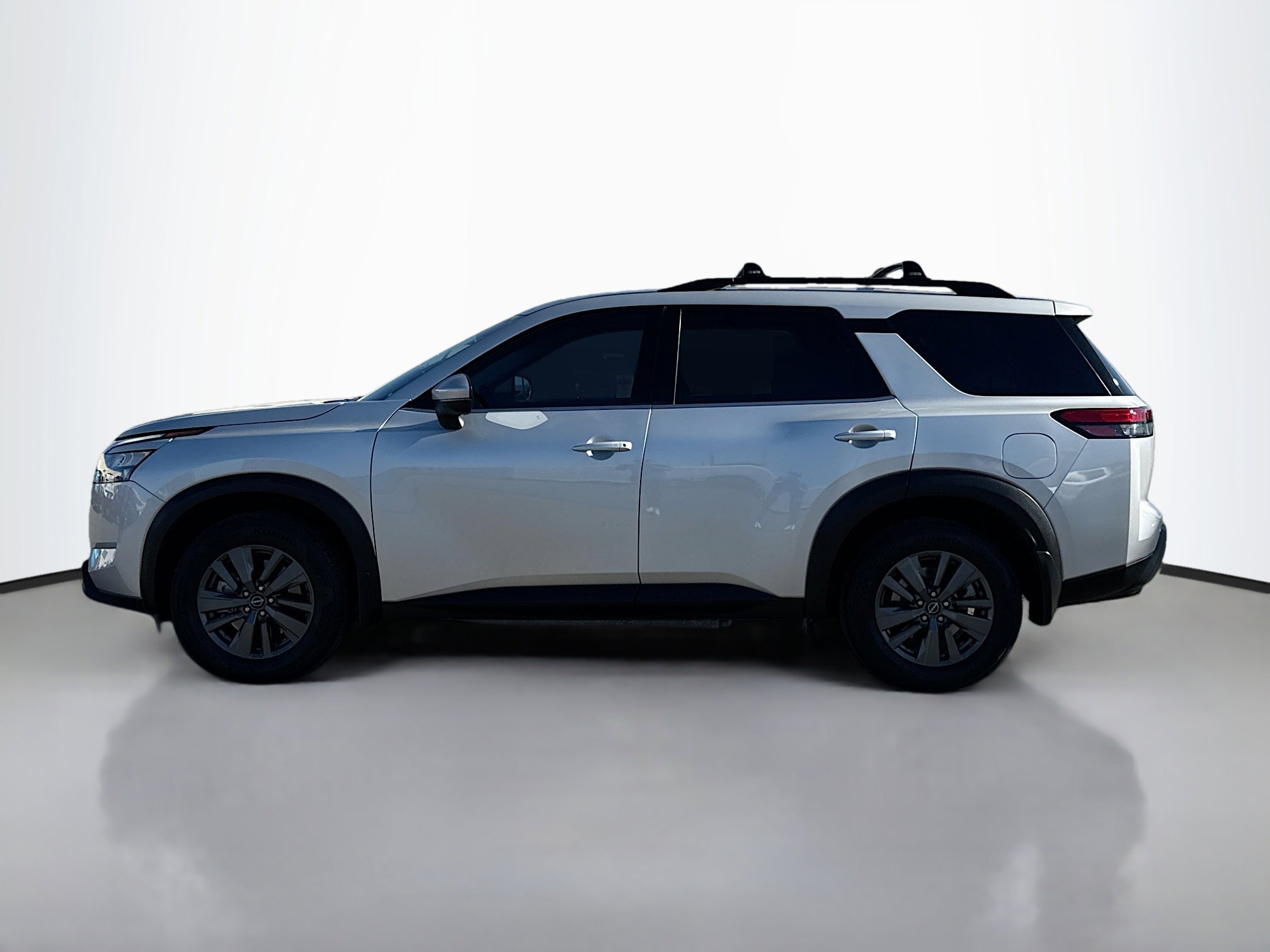 2023 Nissan Pathfinder SV 4x4 photo 3