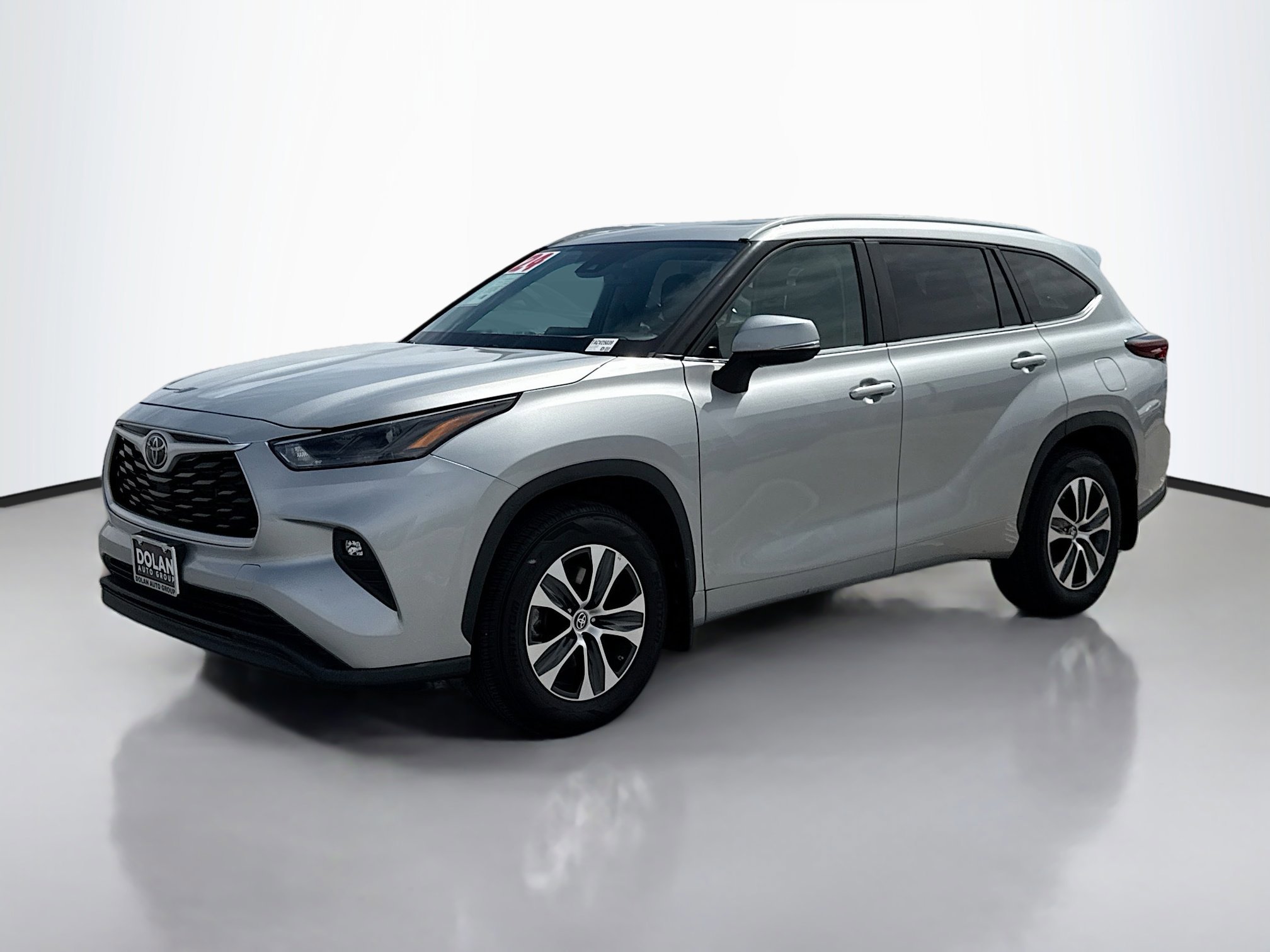2024 Toyota Highlander XLE photo 3