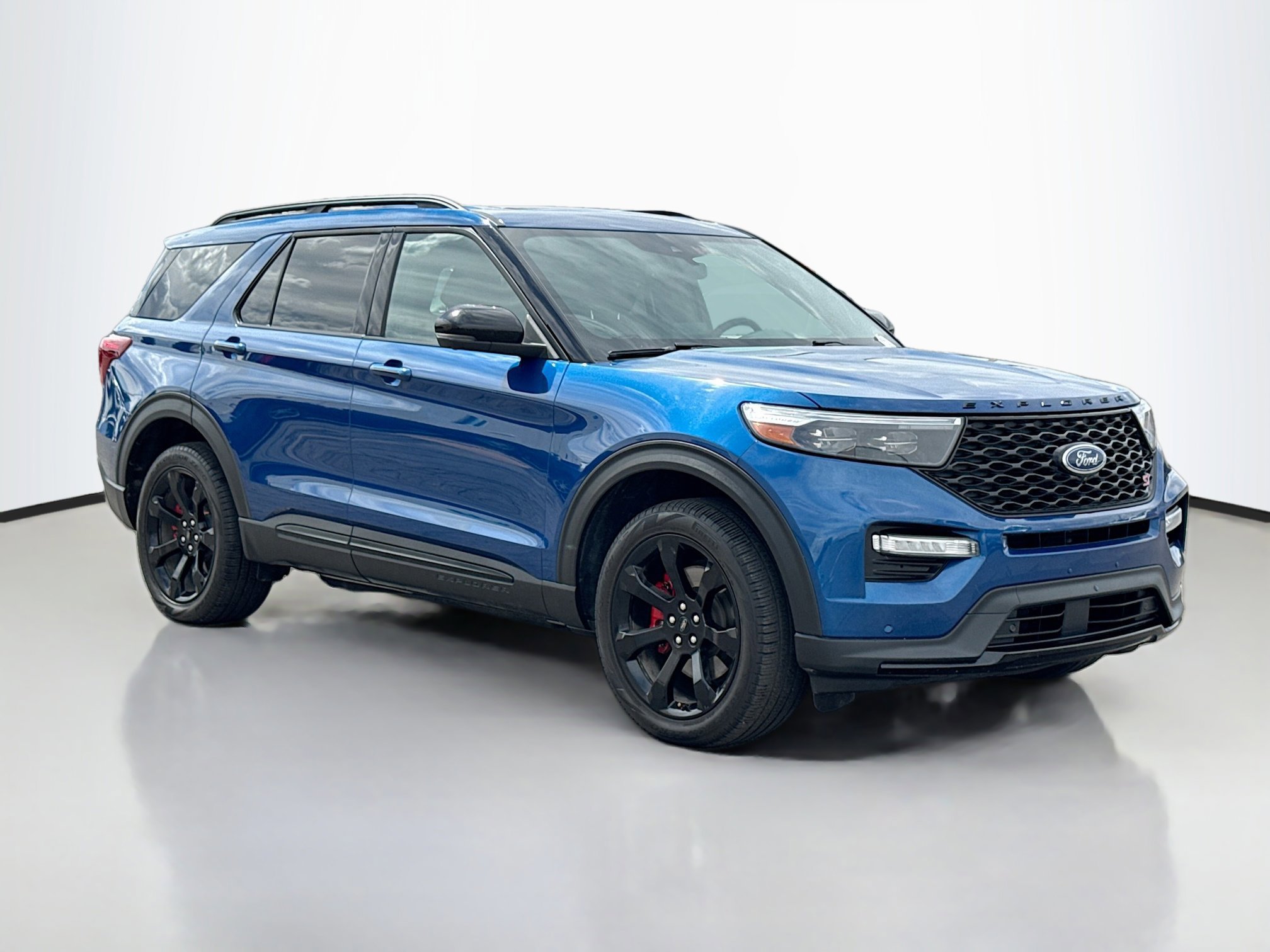 2023 Ford Explorer ST photo 2