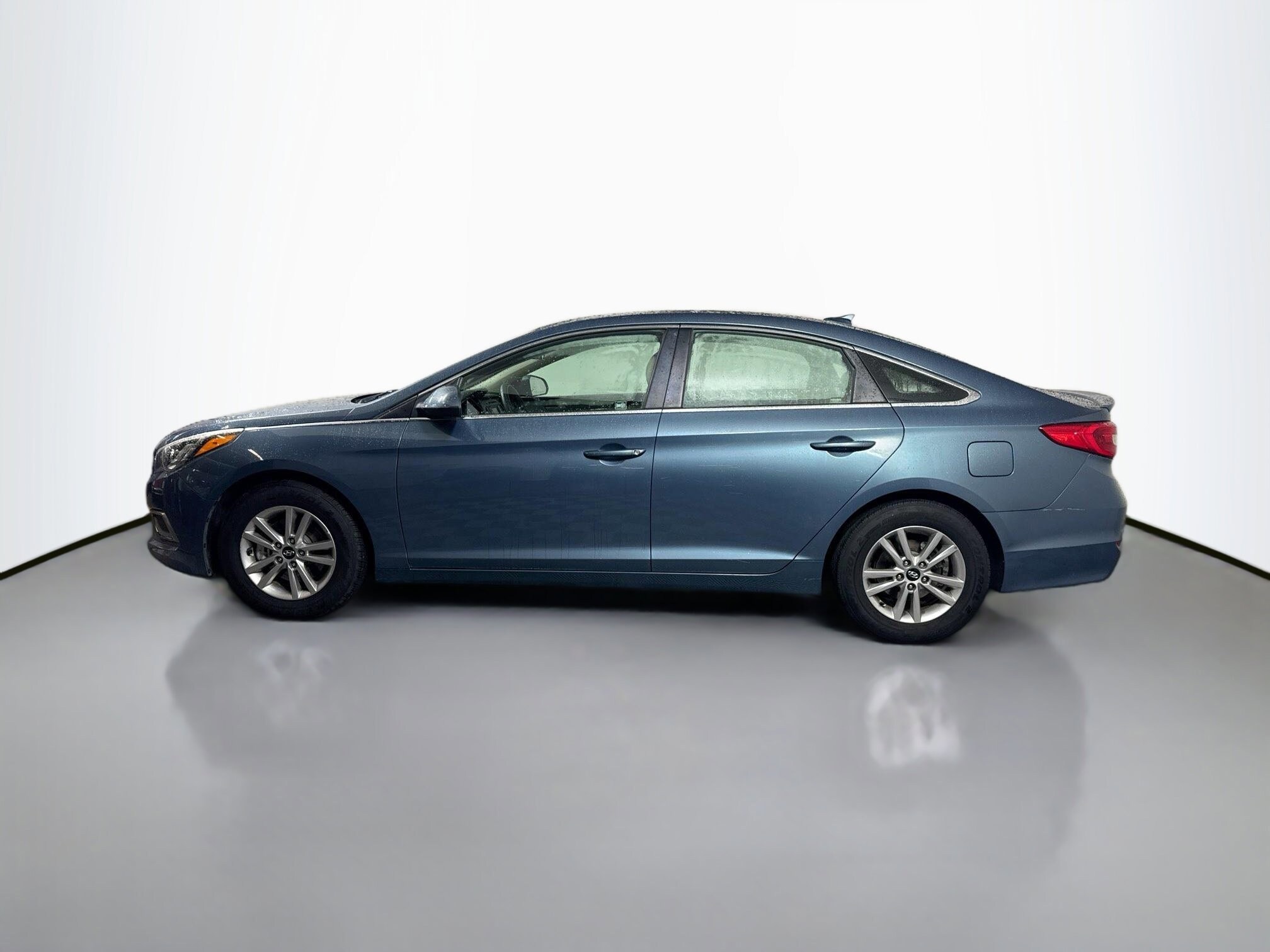 2016 Hyundai Sonata Base photo 2