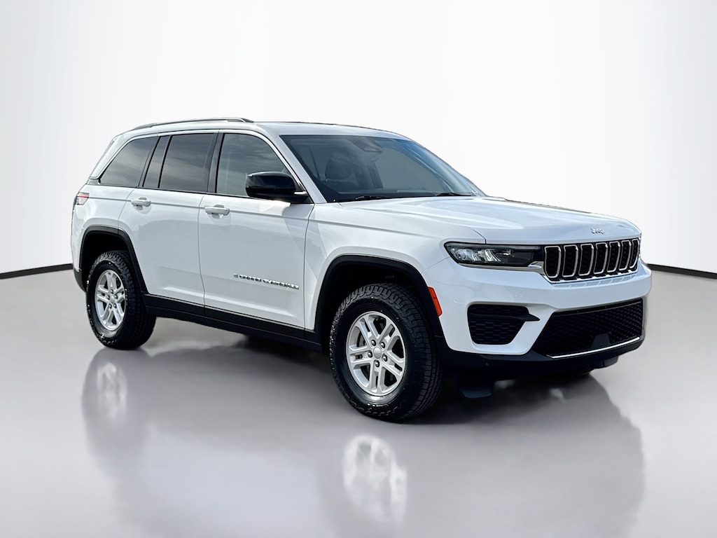 Used 2023 Jeep Grand Cherokee Laredo SUV