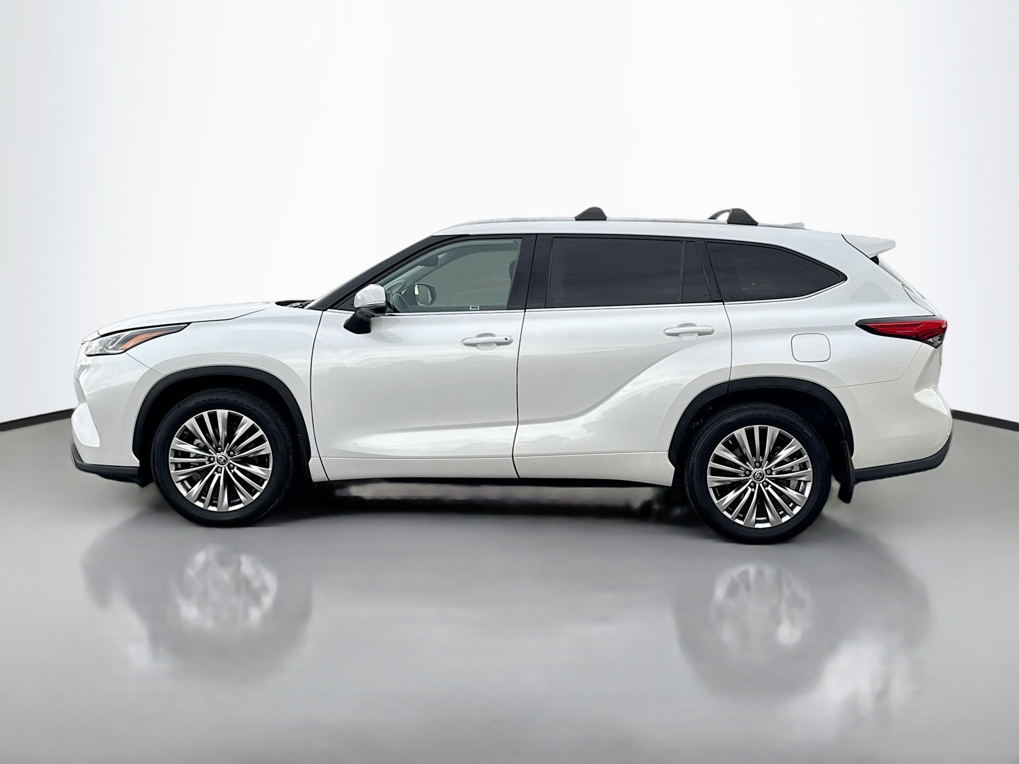 2023 Toyota Highlander Platinum photo 2