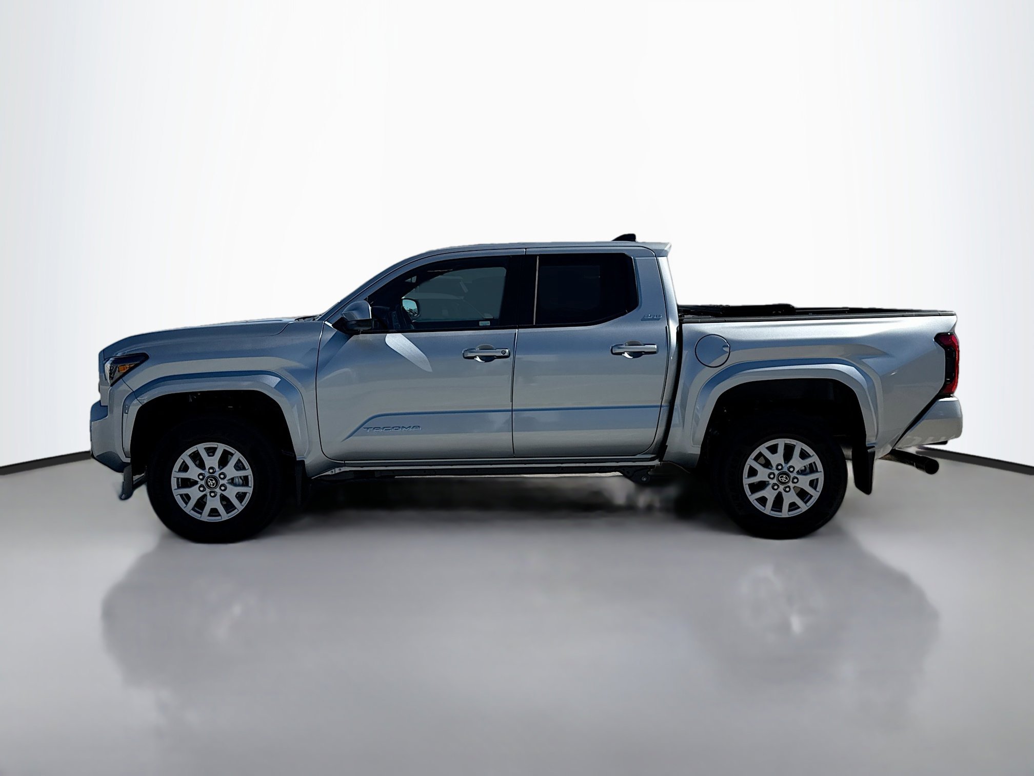 2025 Toyota Tacoma SR5 photo 3