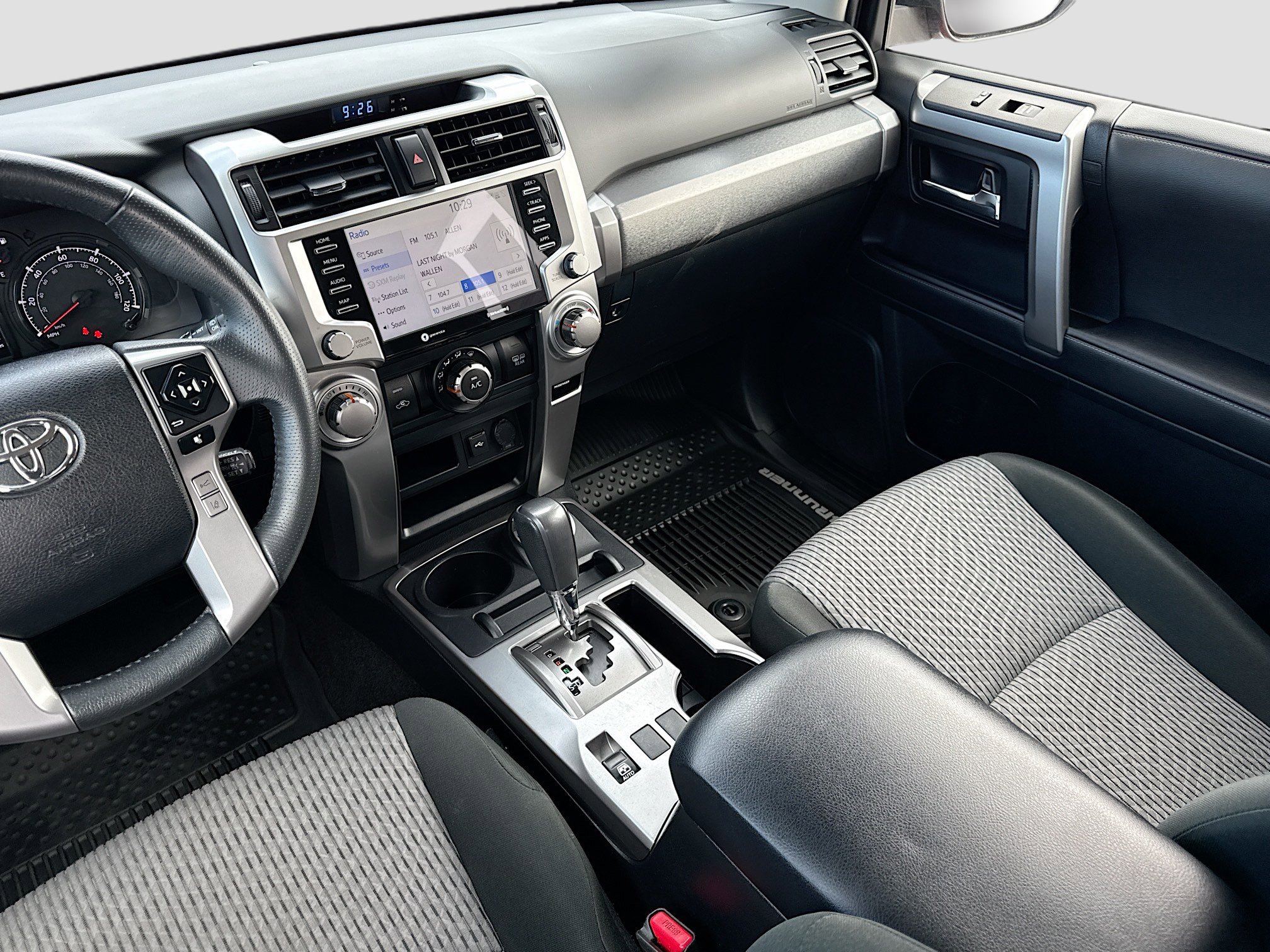 2020 Toyota 4Runner SR5 - Photo 11