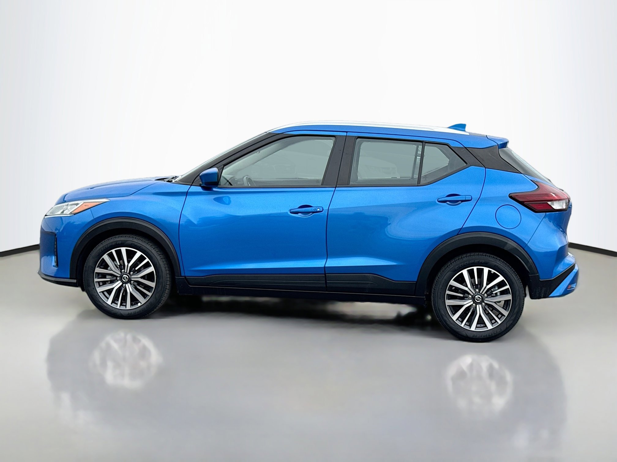 2021 Nissan Kicks SV photo 2