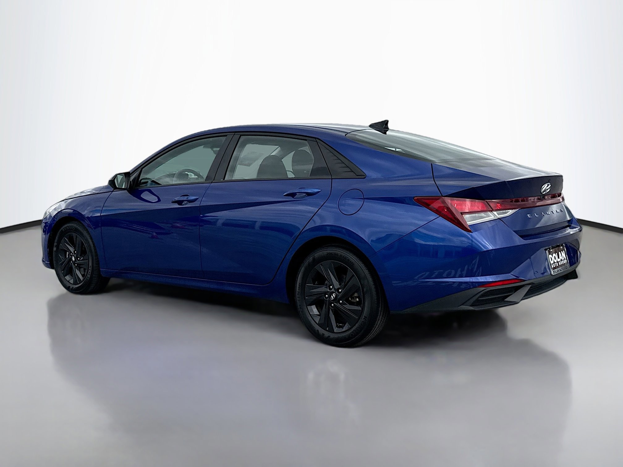 2023 Hyundai Elantra SEL photo 3