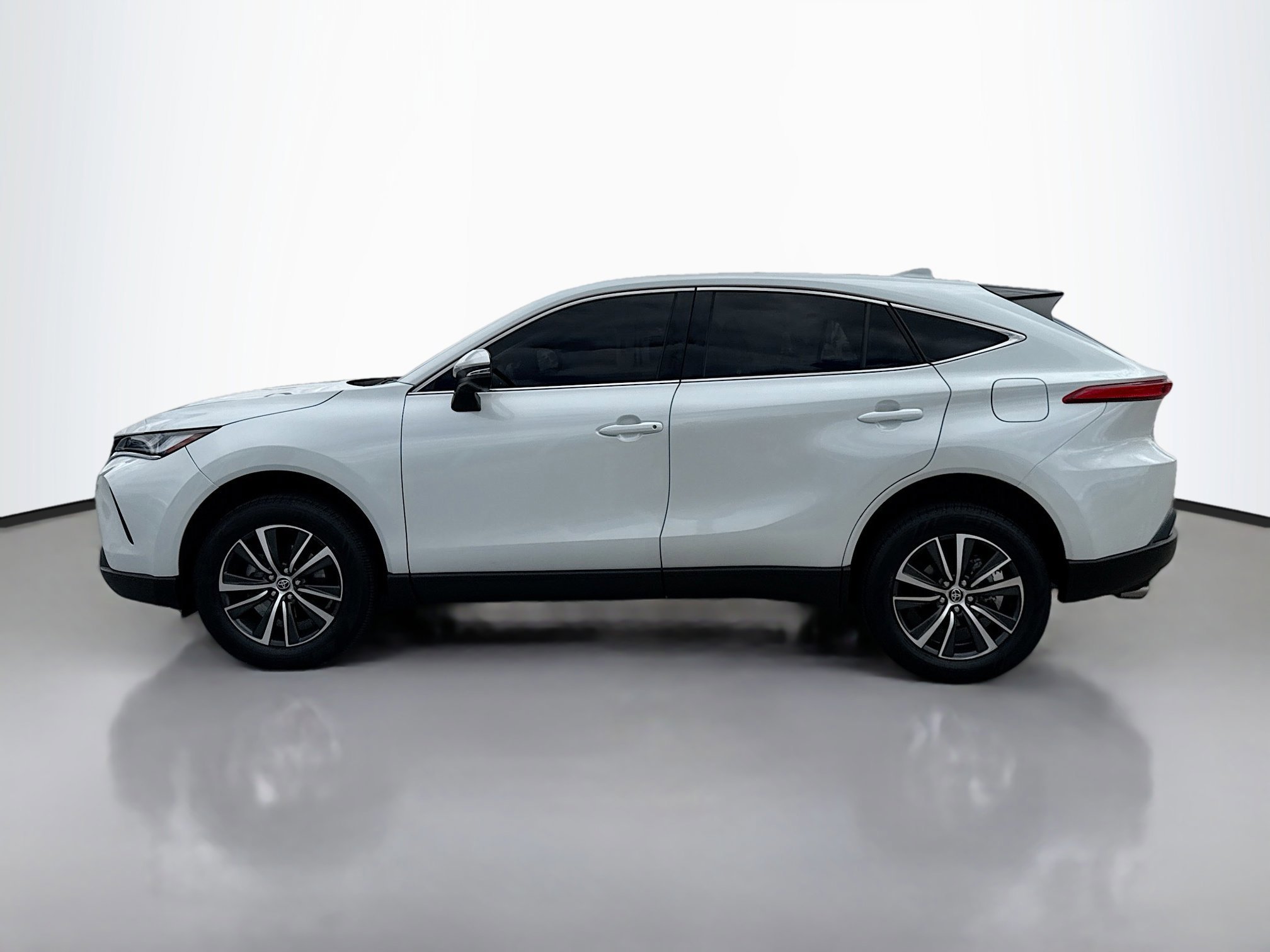 2023 Toyota Venza LE photo 2