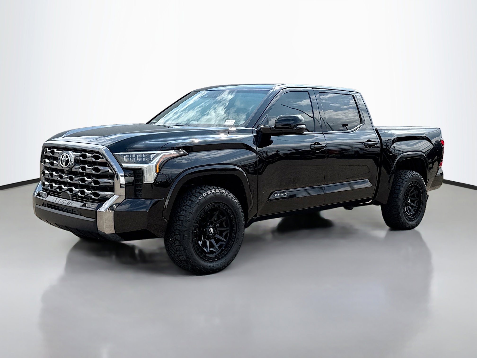 2024 Toyota Tundra Platinum CrewMax photo 2