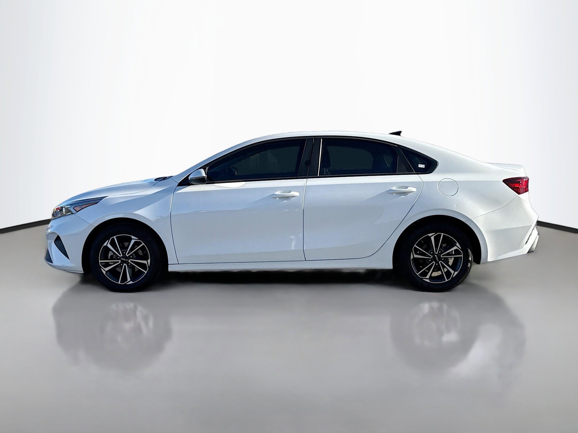 2024 Kia Forte LXS photo 4