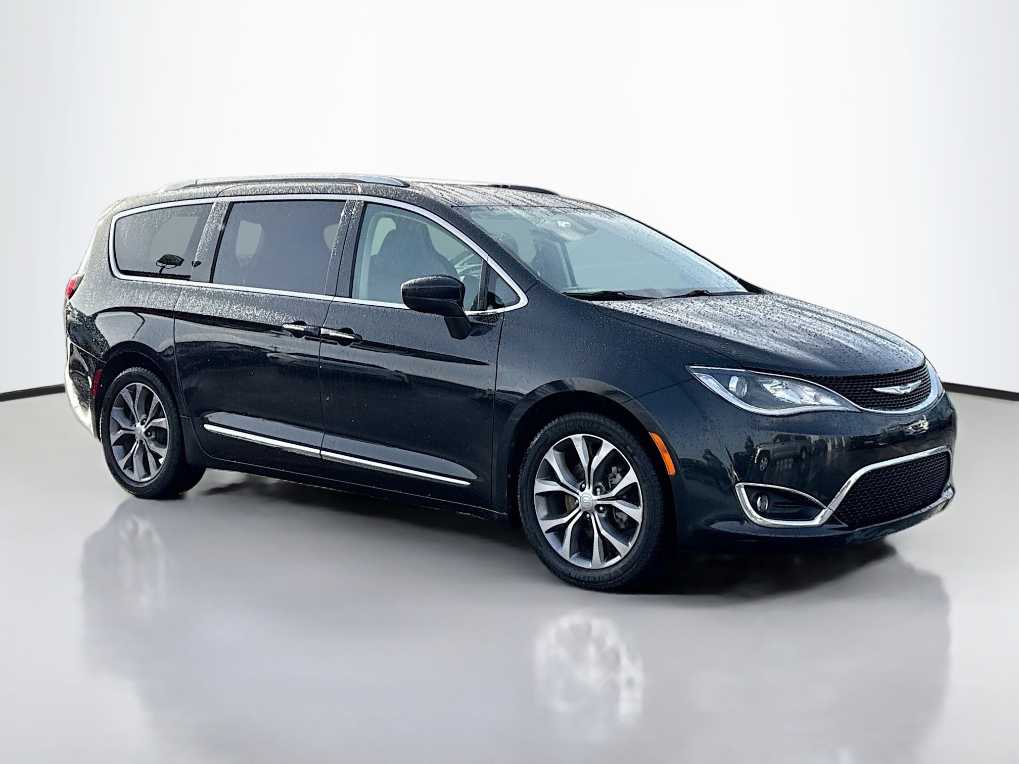 2018 Chrysler Pacifica Touring L's photo