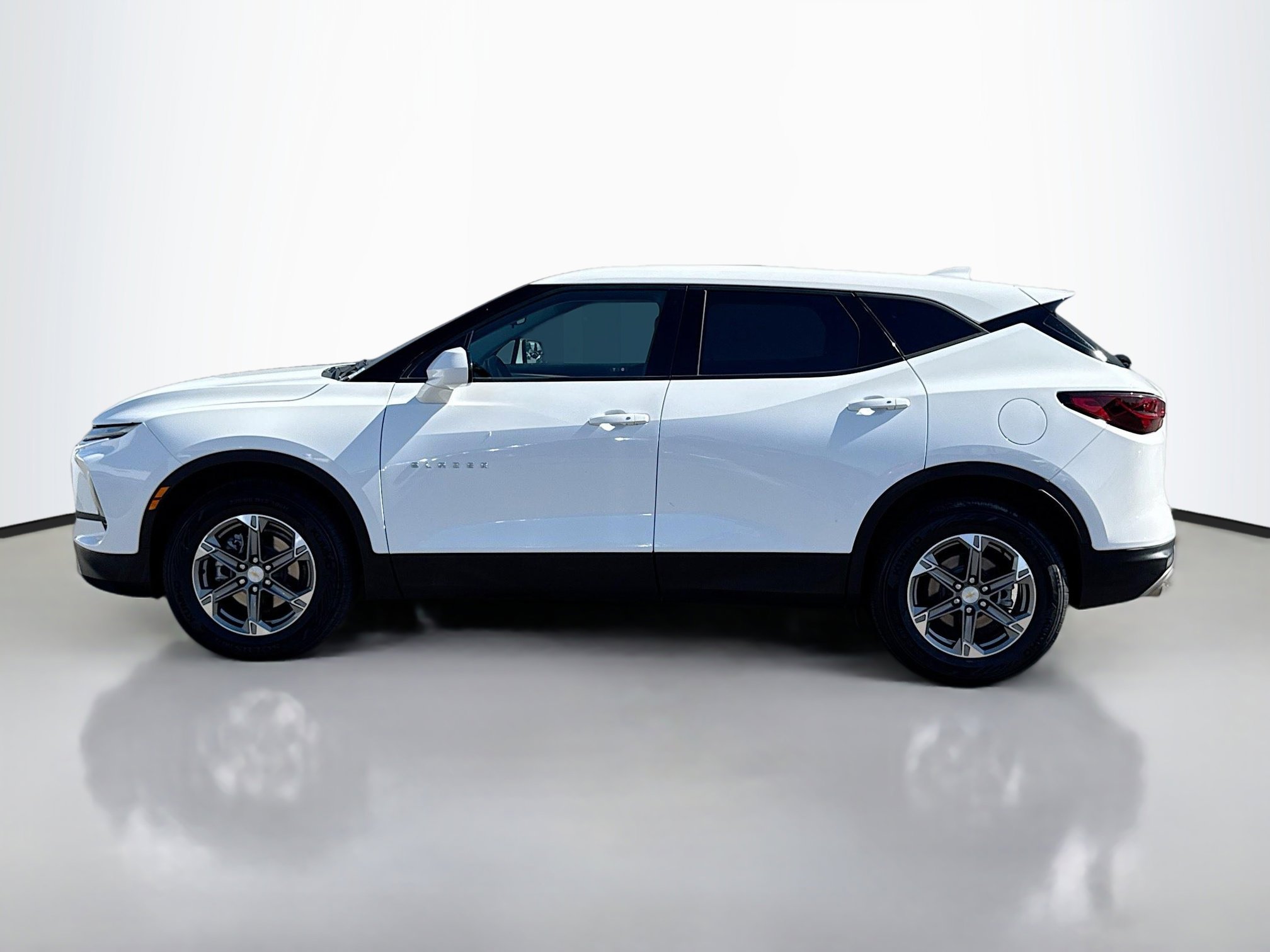 2023 Chevrolet Blazer 2LT photo 3