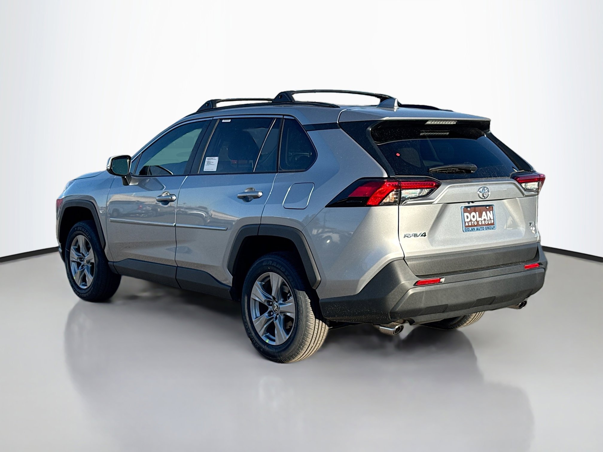 2025 Toyota RAV4 XLE photo 4