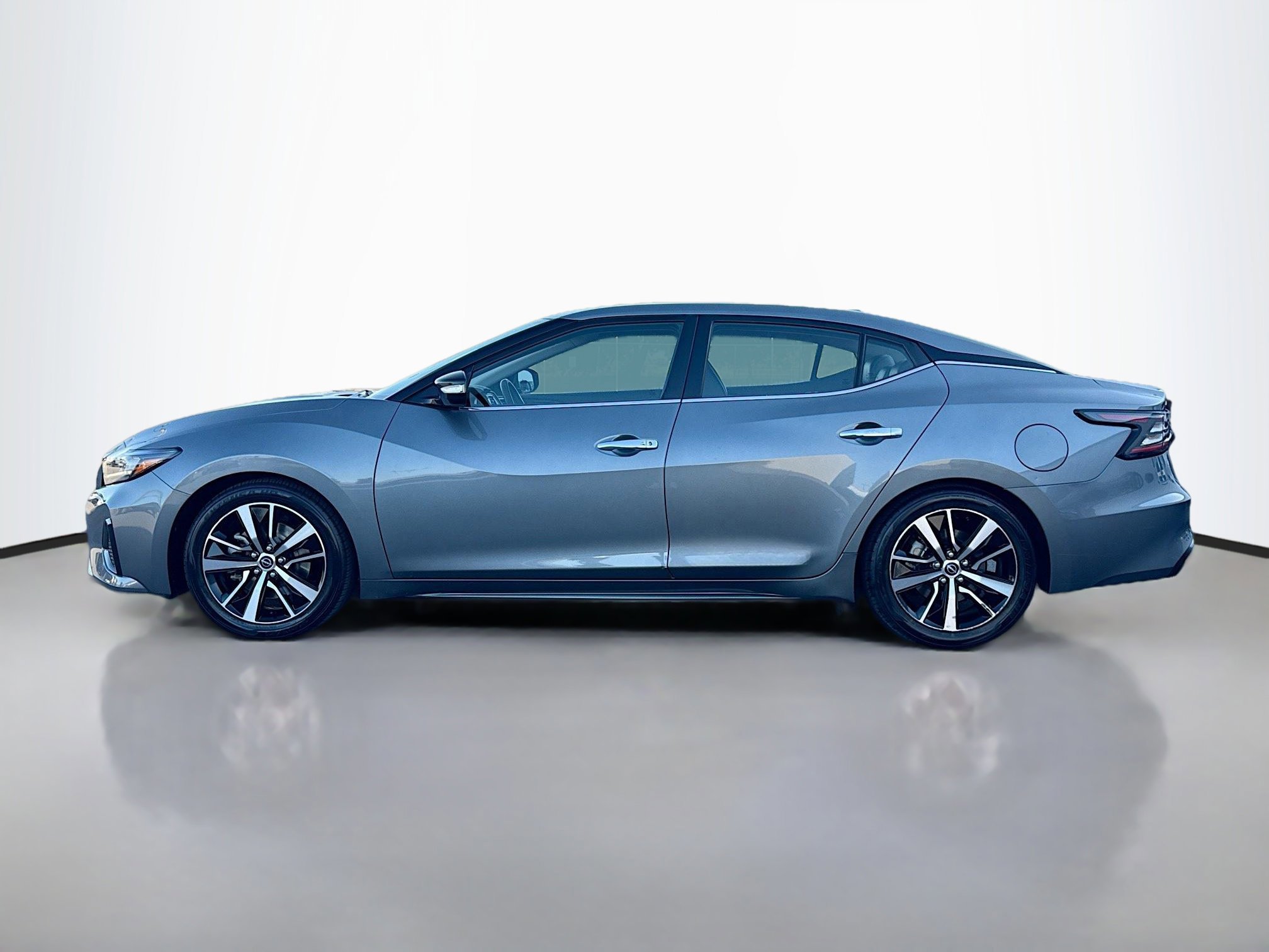 2023 Nissan Maxima SV photo 2